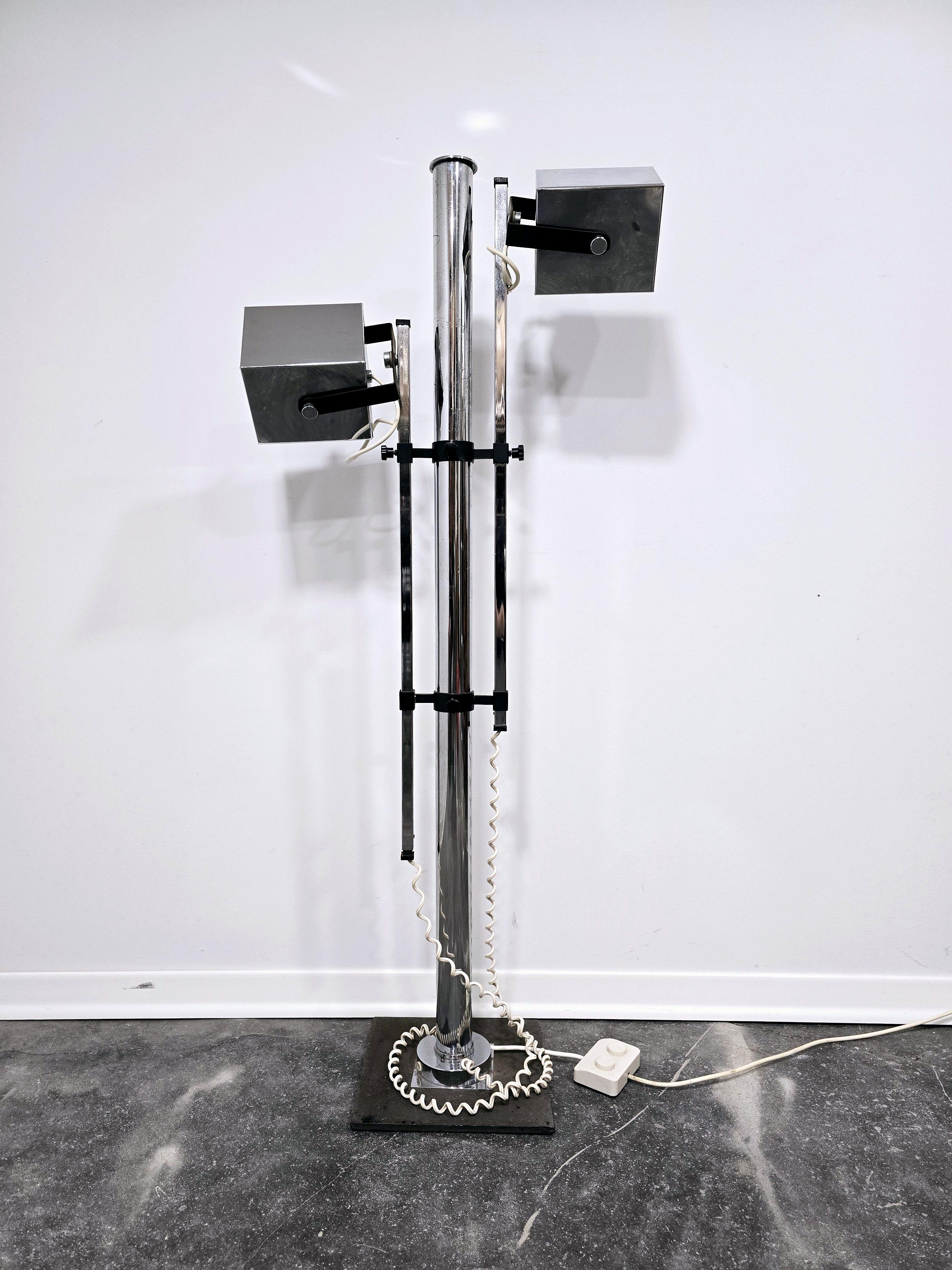 Verstellbare Stehlampe aus der Mitte des Jahrhunderts von Pat Hoffman für Lucitalia, 1970er Jahre im Angebot 2
