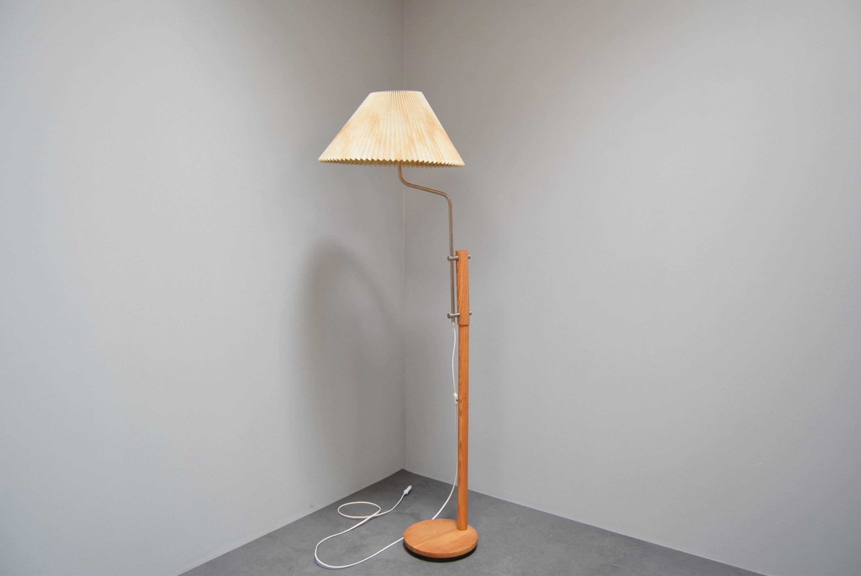 Tchèque Lampadaire du milieu du siècle réglable en vente