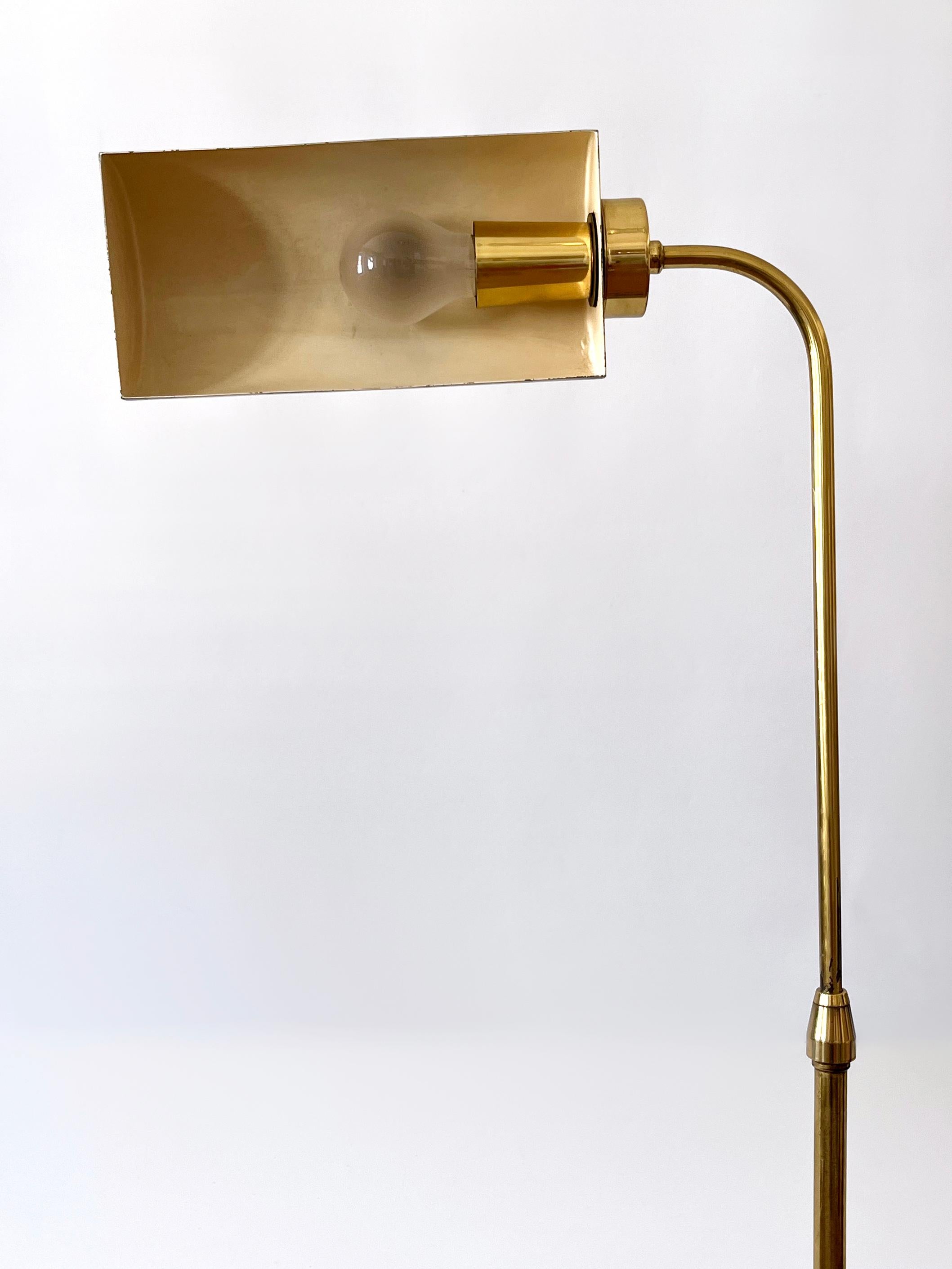 Verstellbare Stehlampe oder Leselampe aus Messing, Mitte des Jahrhunderts, Schweden 1960er Jahre im Angebot 4
