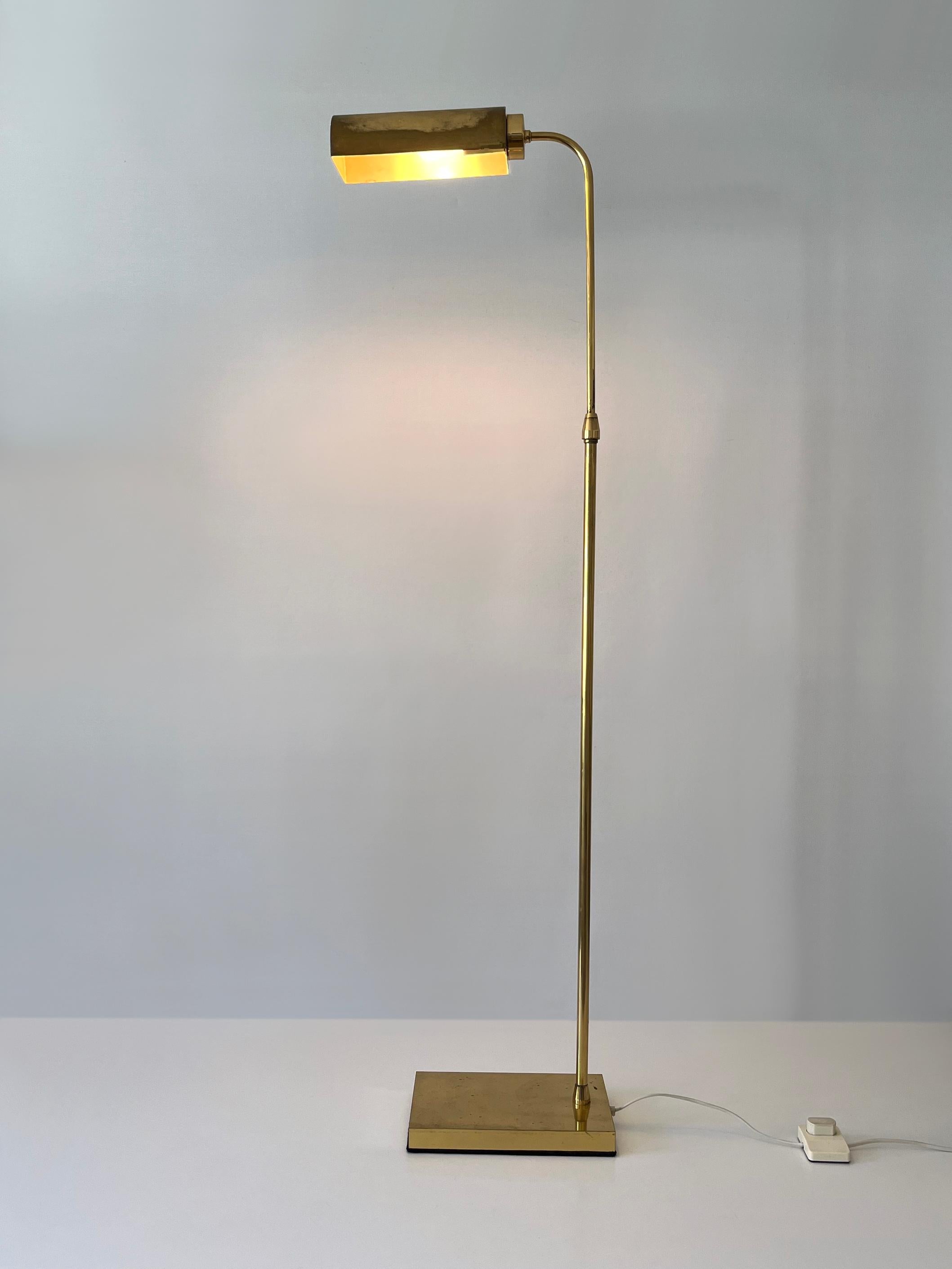 Verstellbare Stehlampe oder Leselampe aus Messing, Mitte des Jahrhunderts, Schweden 1960er Jahre im Zustand „Gut“ im Angebot in Munich, DE