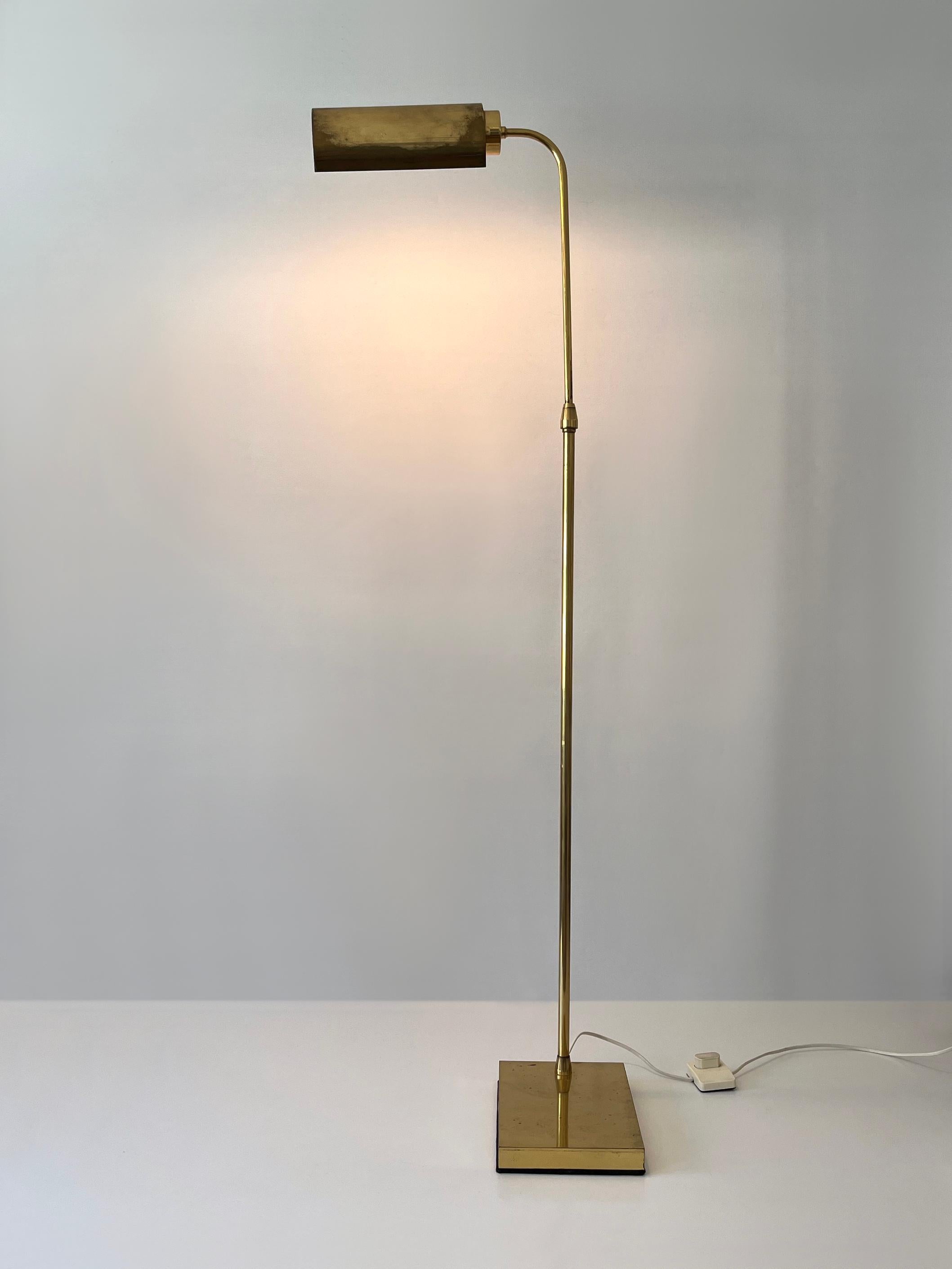 Verstellbare Stehlampe oder Leselampe aus Messing, Mitte des Jahrhunderts, Schweden 1960er Jahre im Angebot 1