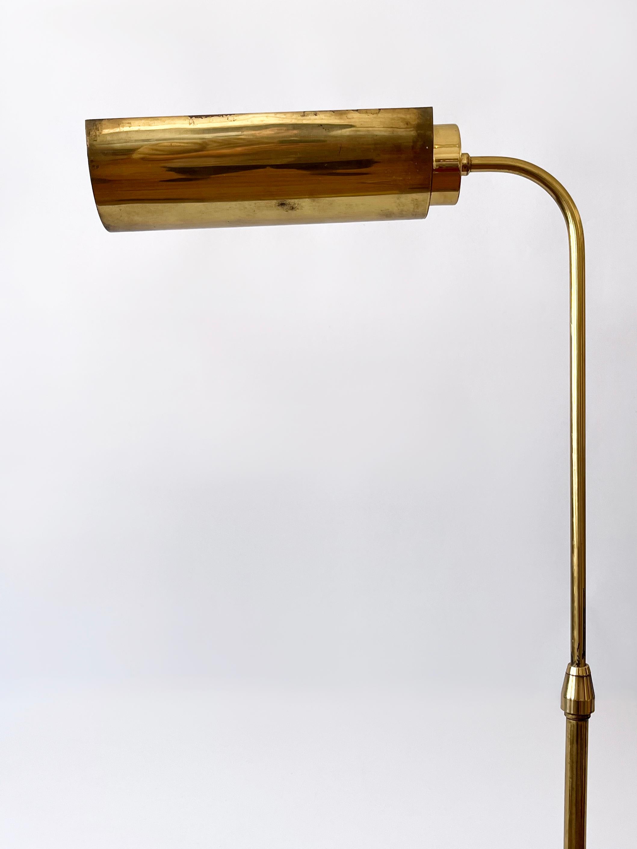 Verstellbare Stehlampe oder Leselampe aus Messing, Mitte des Jahrhunderts, Schweden 1960er Jahre im Angebot 3