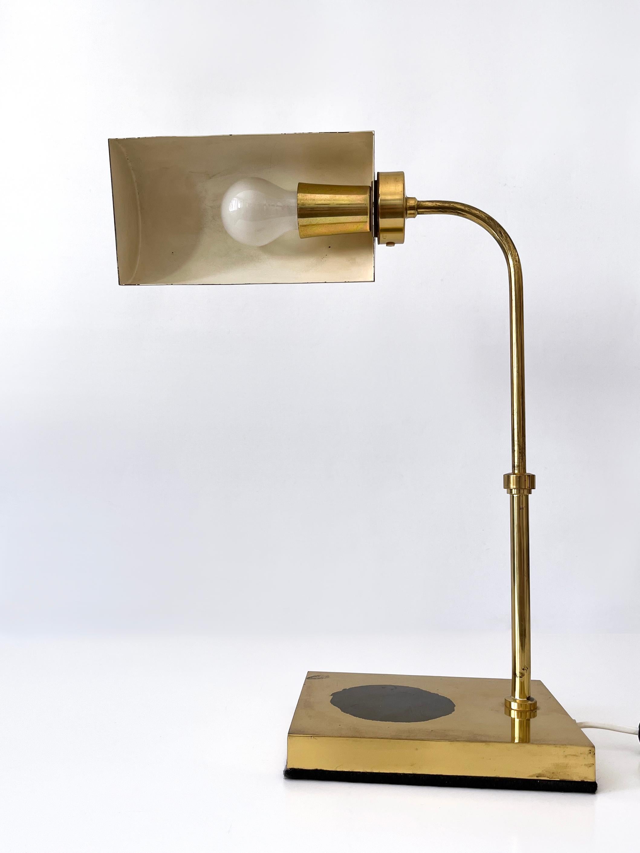 Verstellbare moderne Messing-Tischlampe oder Schreibtischleuchte Schweden 1960er Jahre im Angebot 4