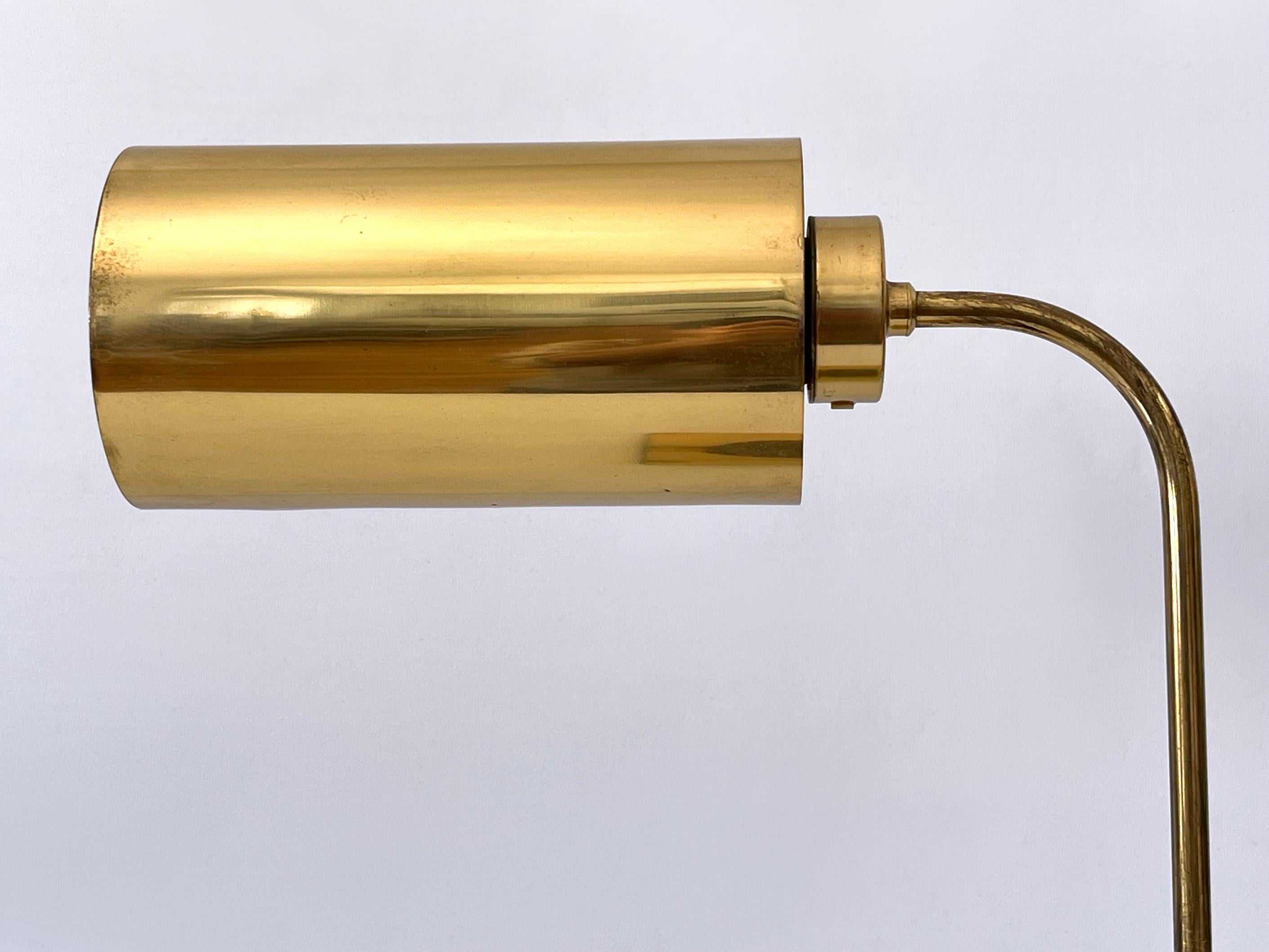 Verstellbare moderne Messing-Tischlampe oder Schreibtischleuchte Schweden 1960er Jahre im Angebot 8
