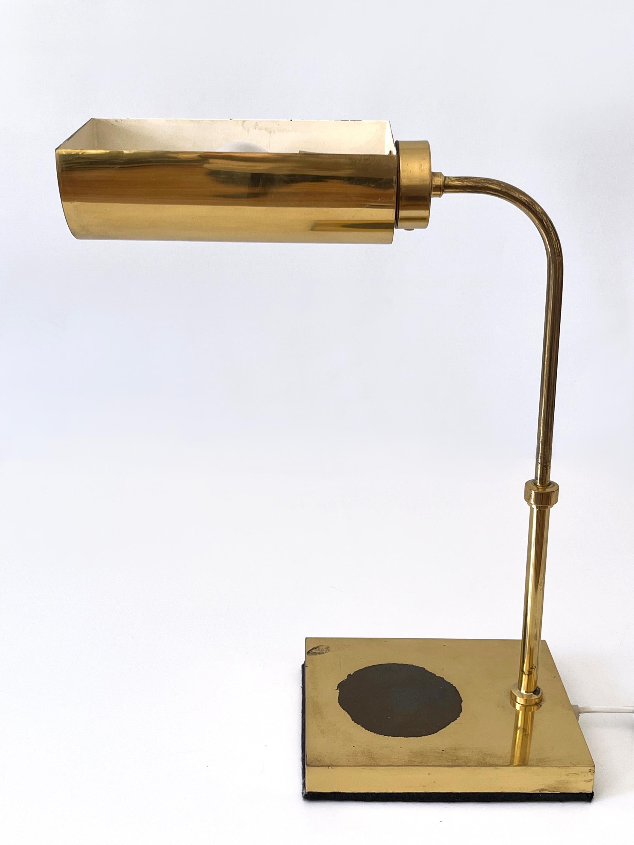 Verstellbare moderne Messing-Tischlampe oder Schreibtischleuchte Schweden 1960er Jahre im Angebot 3