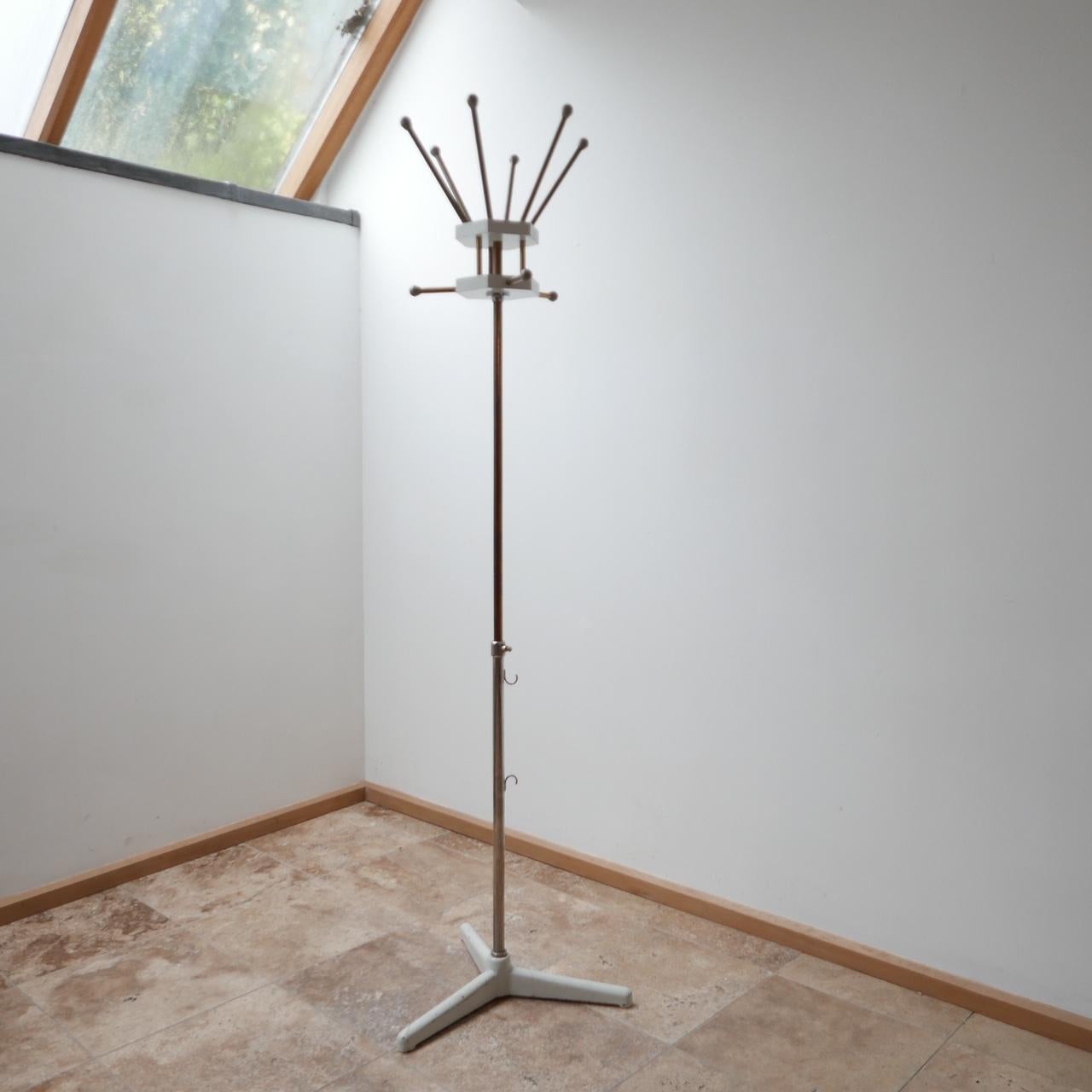A Scandinavian coat rack.

Adjustable in height,

circa 1960s.

A combination of metals, with copper, steel and brass aspects.

Dimensions: 50 diameter at base x 186 height in photo. Adjusted up to 230 height in cm.