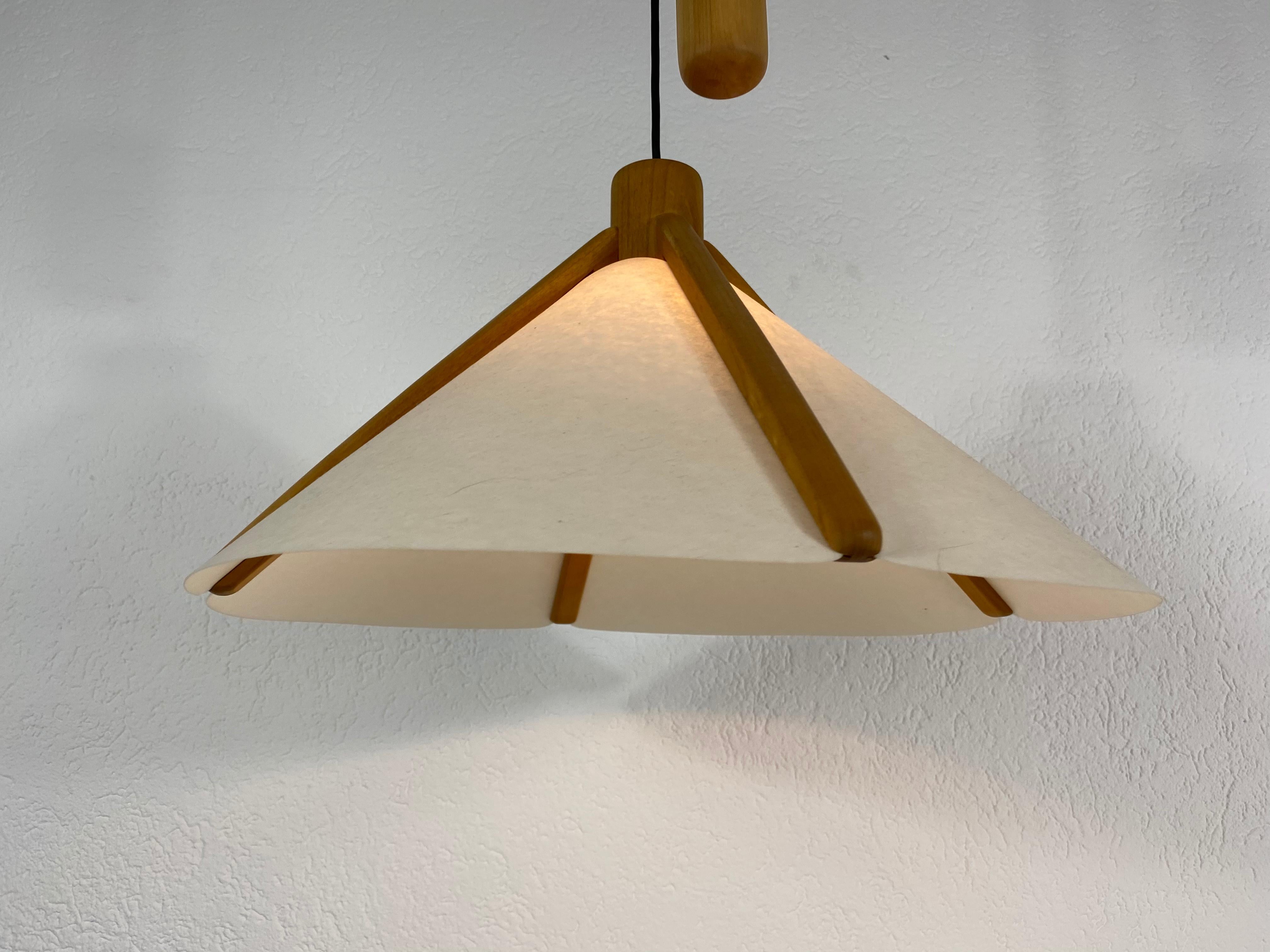 Adjustable Midcentury Wooden Pendant Lamp with Counterweight by Domus, 1960s In Good Condition In Hagenbach, DE