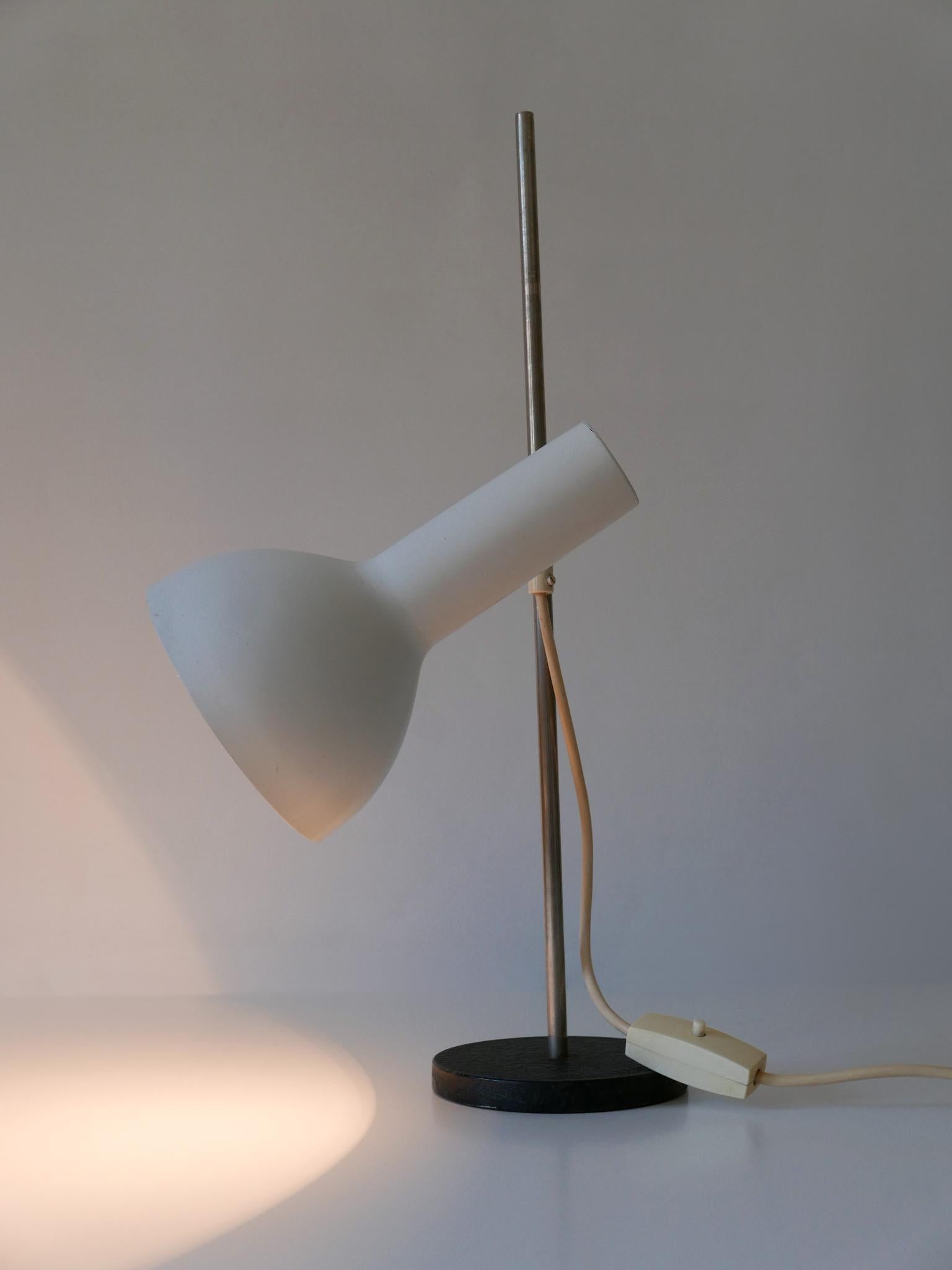 Adjustable Minimalistic Mid-Century Modern Desk Light by Gebrüder Cosack 1960s In Good Condition For Sale In Munich, DE