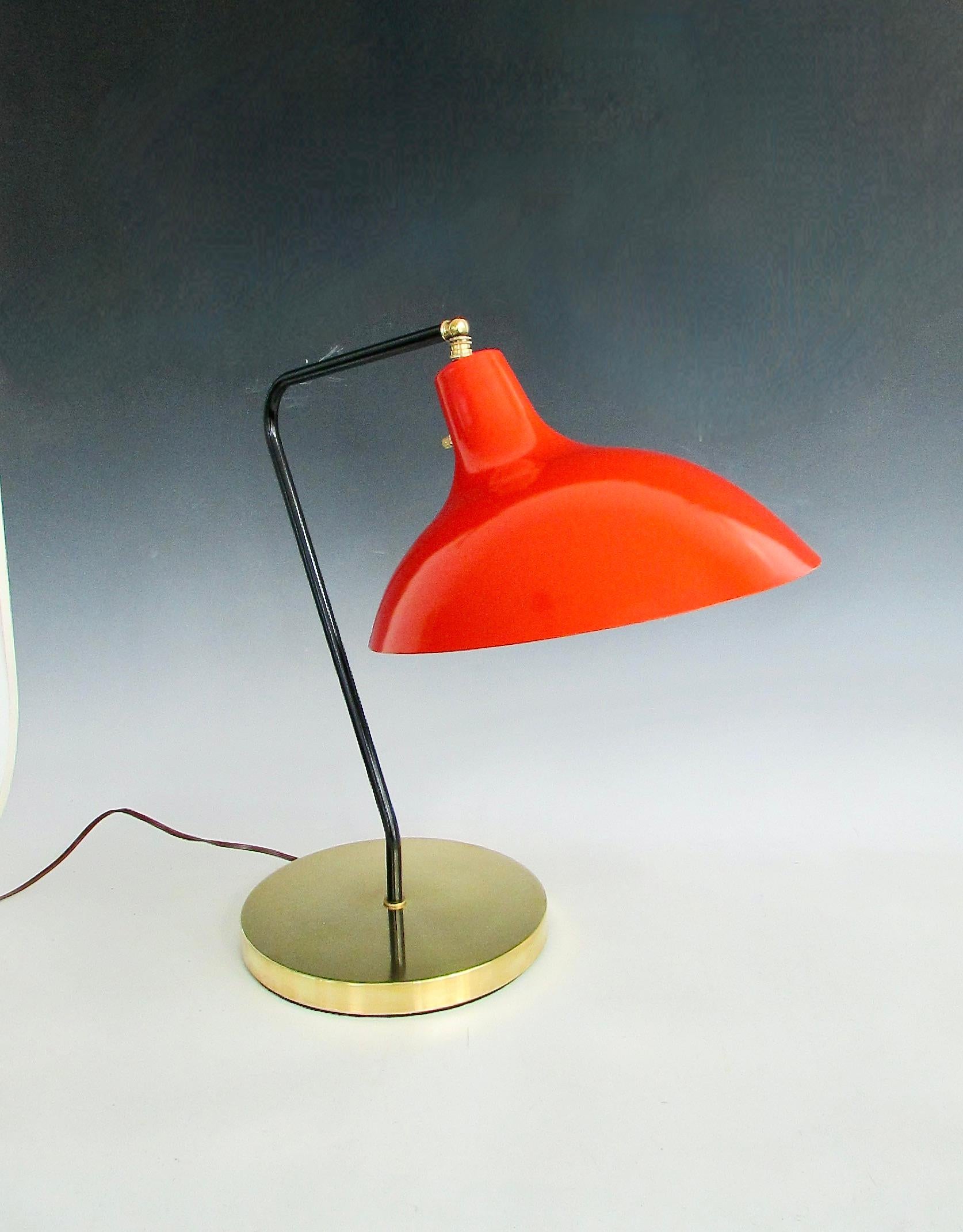 Lampe de bureau moderniste réglable par Marbro en vente 2