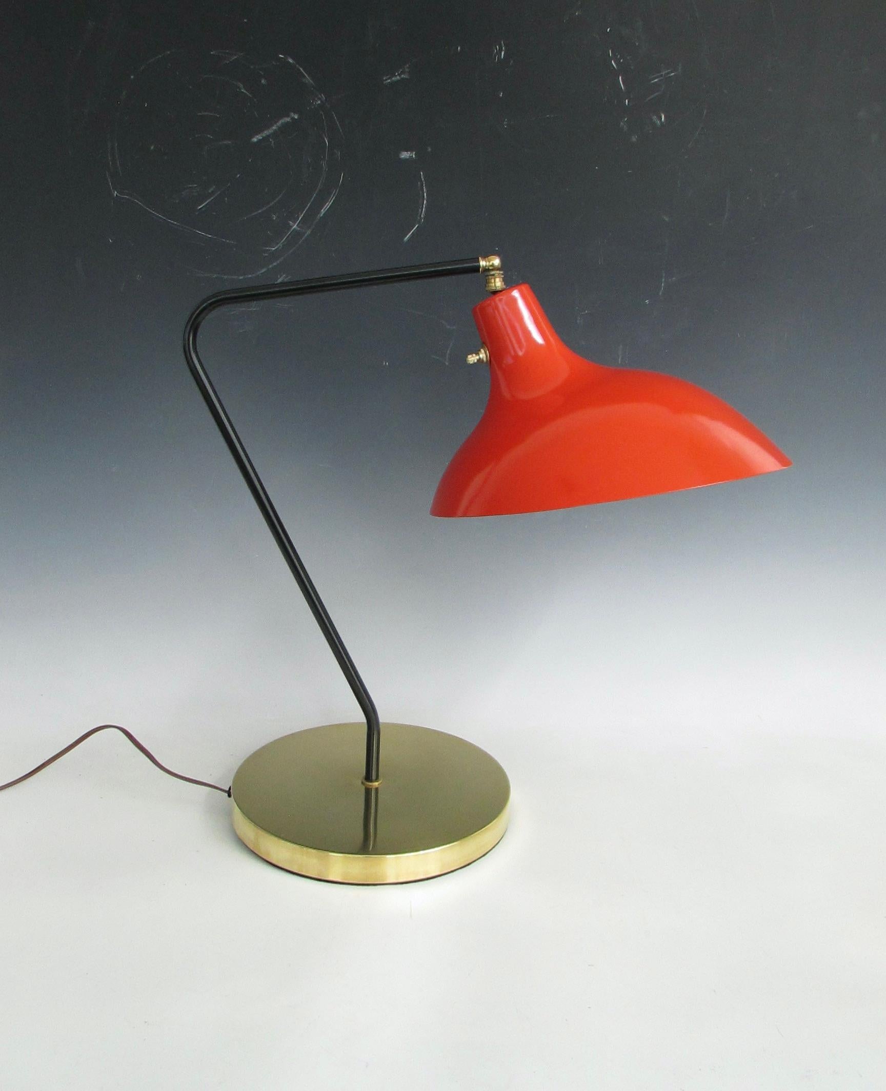 Américain Lampe de bureau moderniste réglable par Marbro en vente