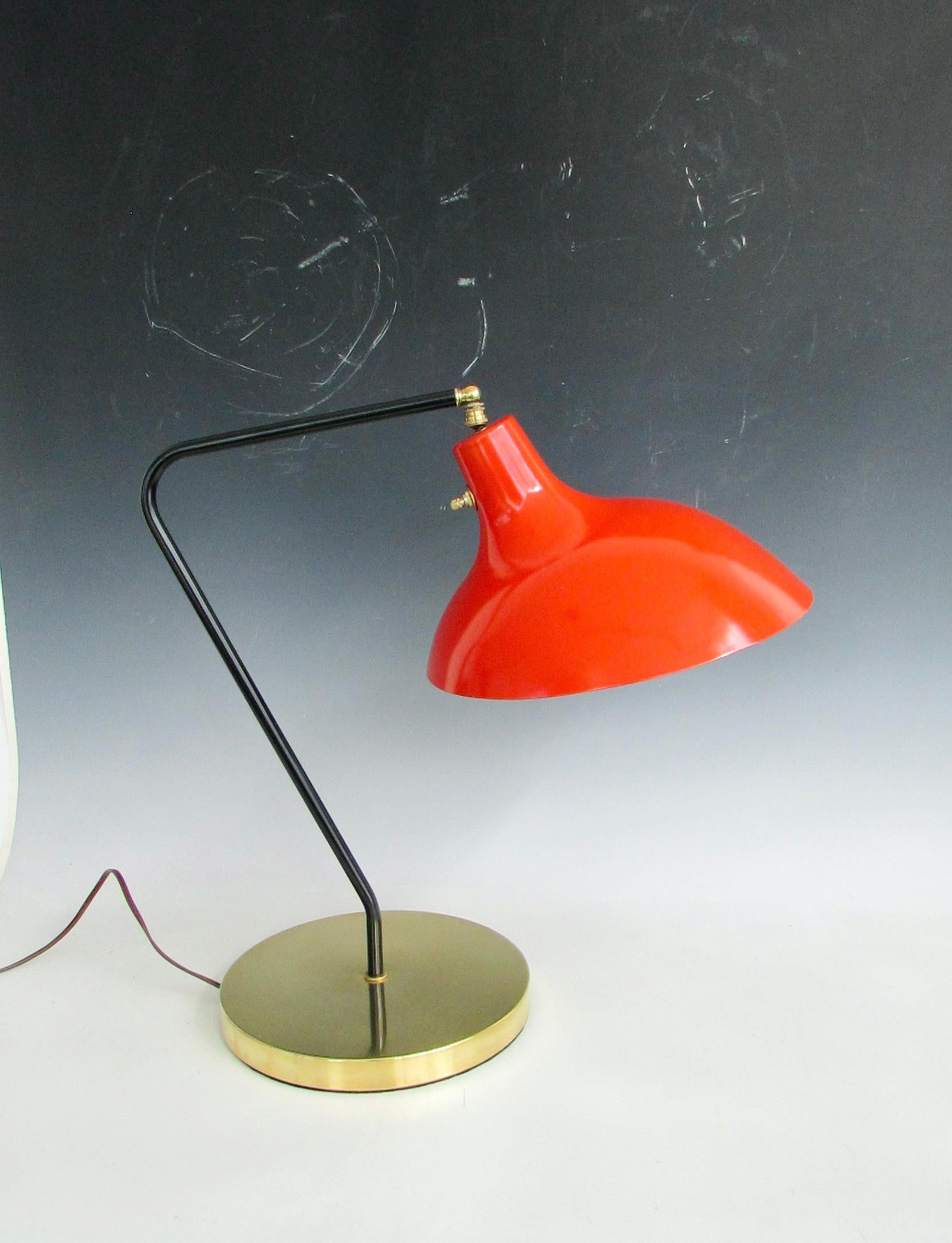 Lampe de bureau moderniste réglable par Marbro en vente 1