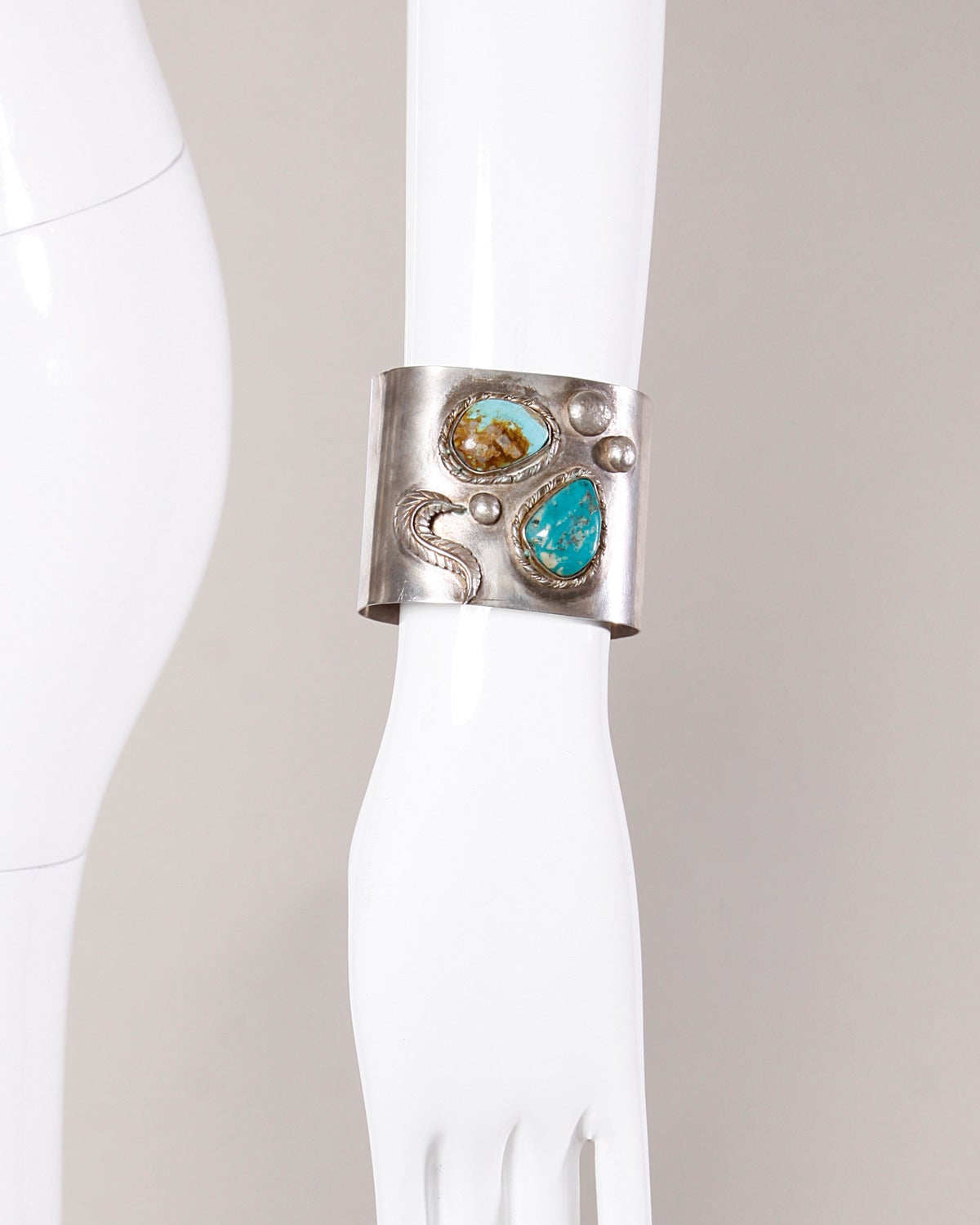 Adjustable Native American Vintage Sterling Silver Turquoise Cuff Bracelet In Excellent Condition In Sparks, NV