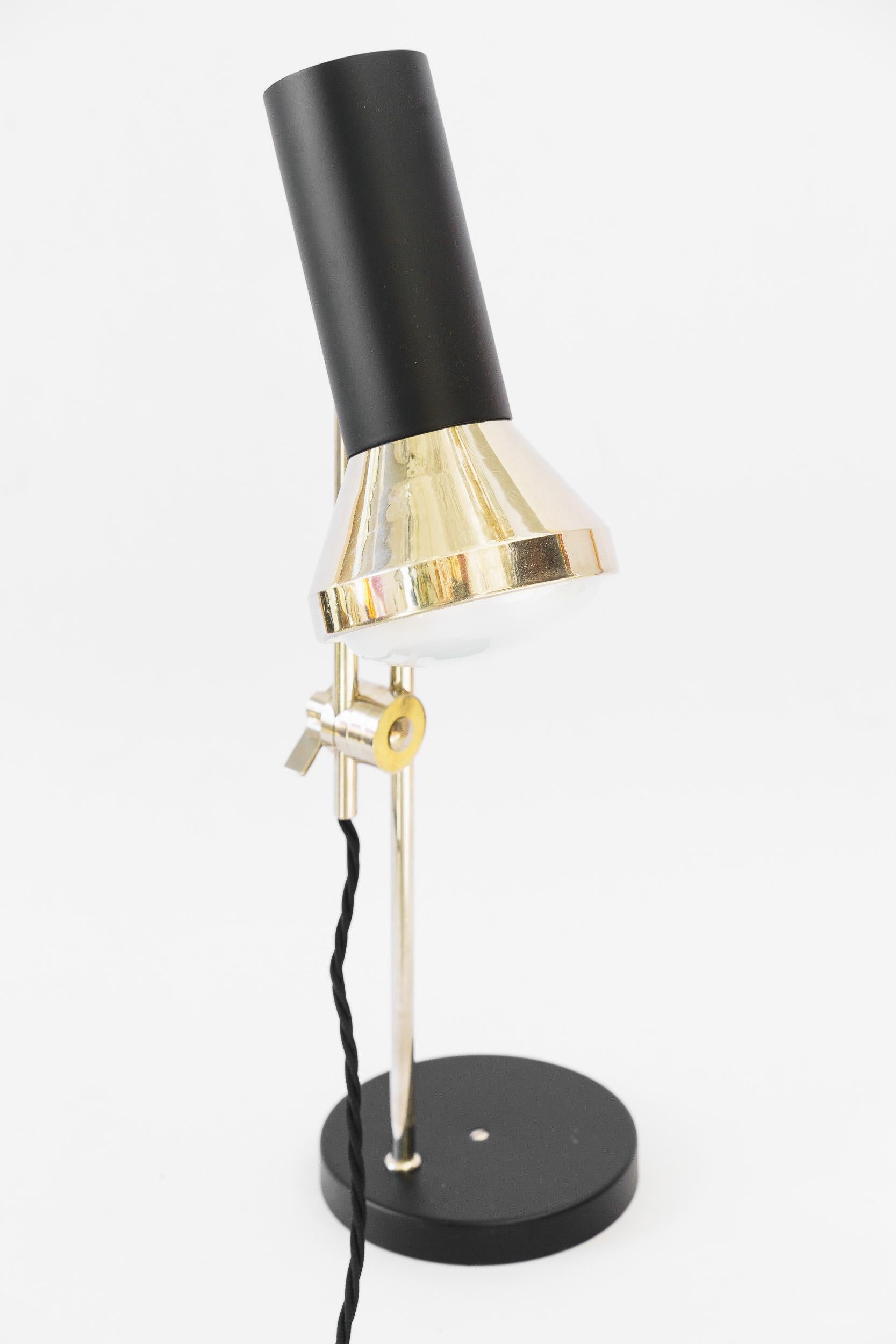 Autrichien Lampe de table réglable en nickel vienne vers 1960 en vente
