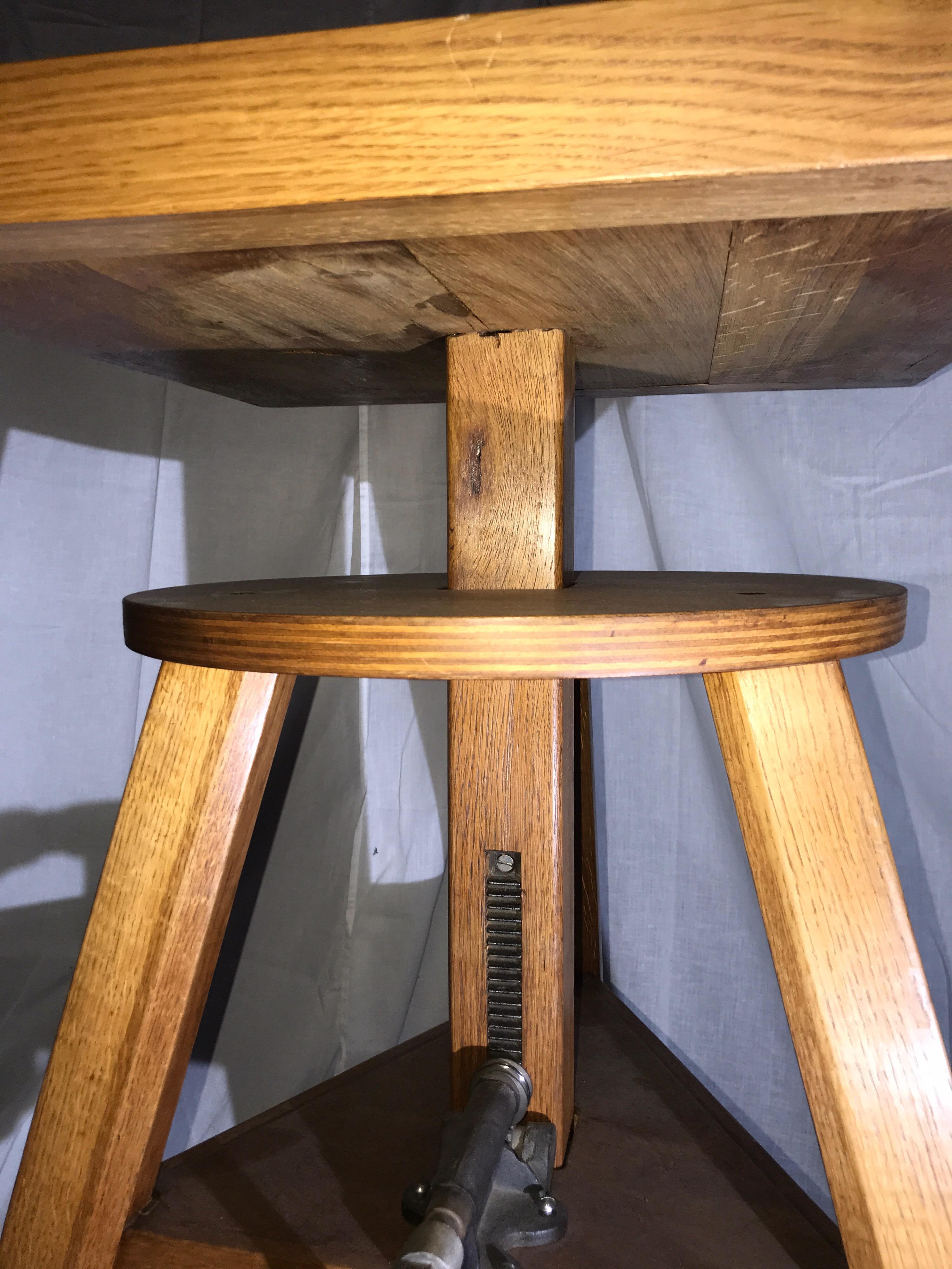 Adjustable Oak Sculptor Stand with Rotating Table, Two Accessories, French 1950 In Good Condition For Sale In Aix En Provence, FR