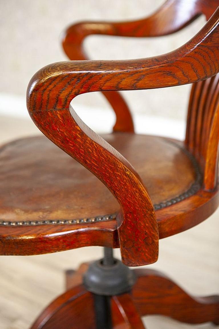 Adjustable Oak Swivel Chair From the Early 20th Century 8