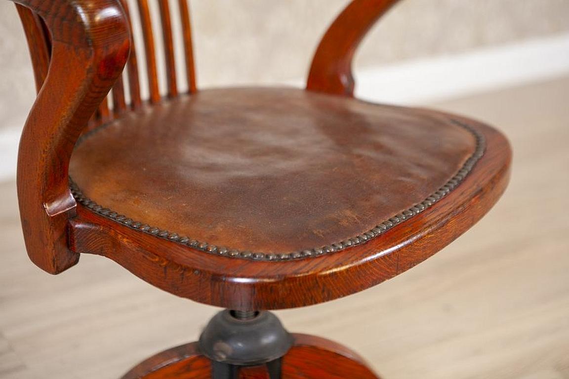 Adjustable Oak Swivel Chair From the Early 20th Century 9