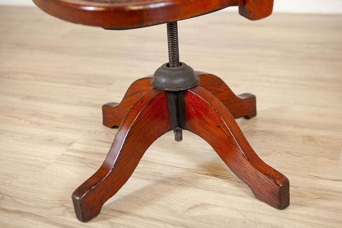 Adjustable Oak Swivel Chair From the Early 20th Century 10