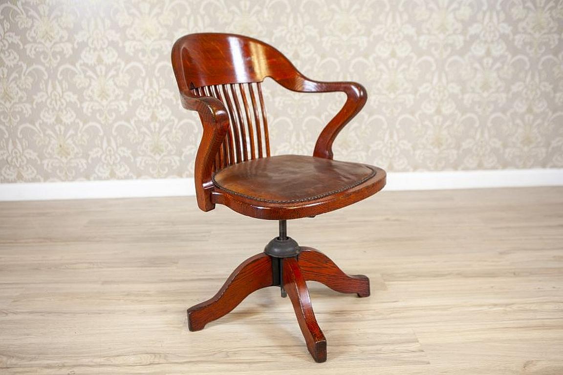 European Adjustable Oak Swivel Chair From the Early 20th Century