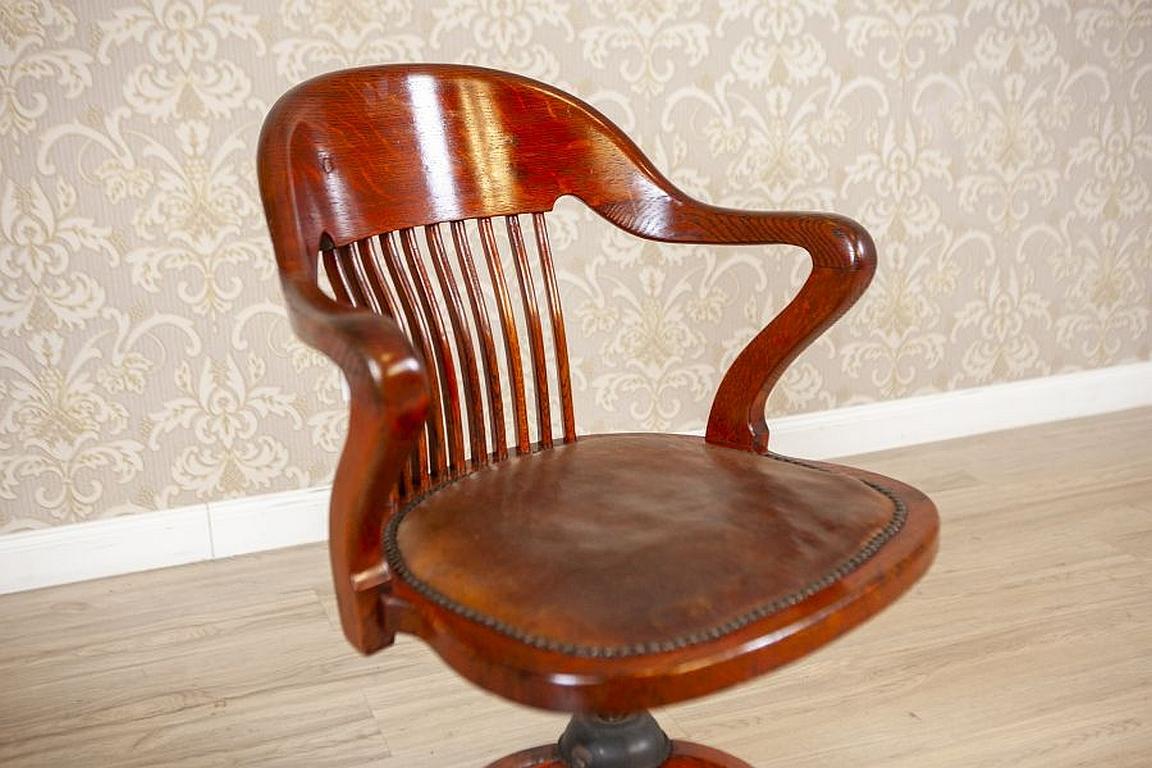 Adjustable Oak Swivel Chair From the Early 20th Century 2