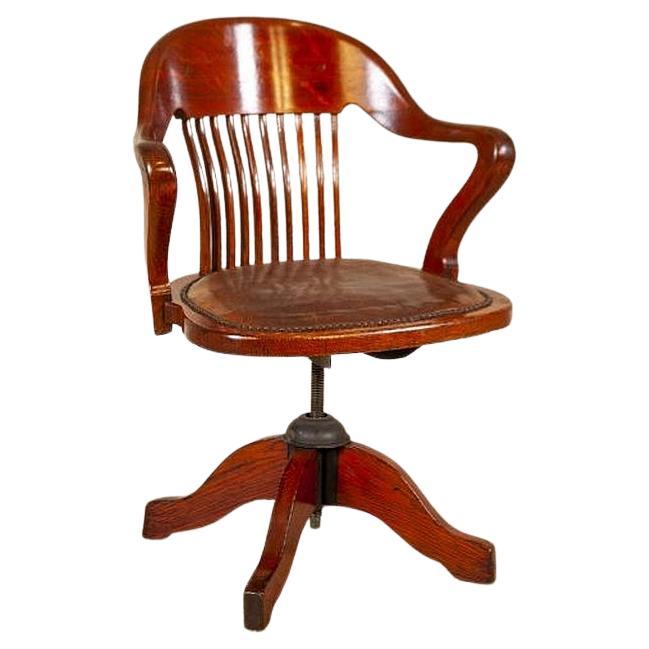 Adjustable Oak Swivel Chair From the Early 20th Century