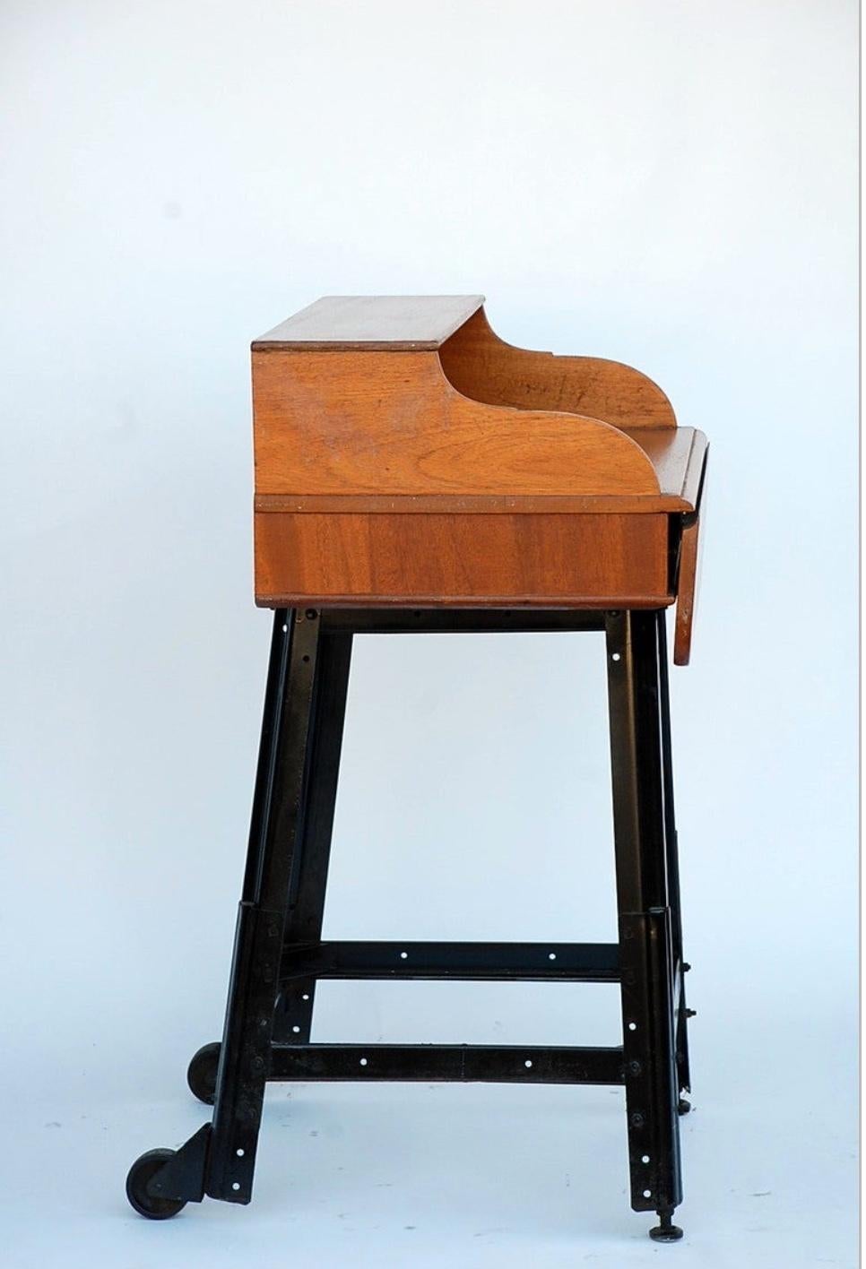 20ième siècle Table ou bureau réglable en chêne en vente