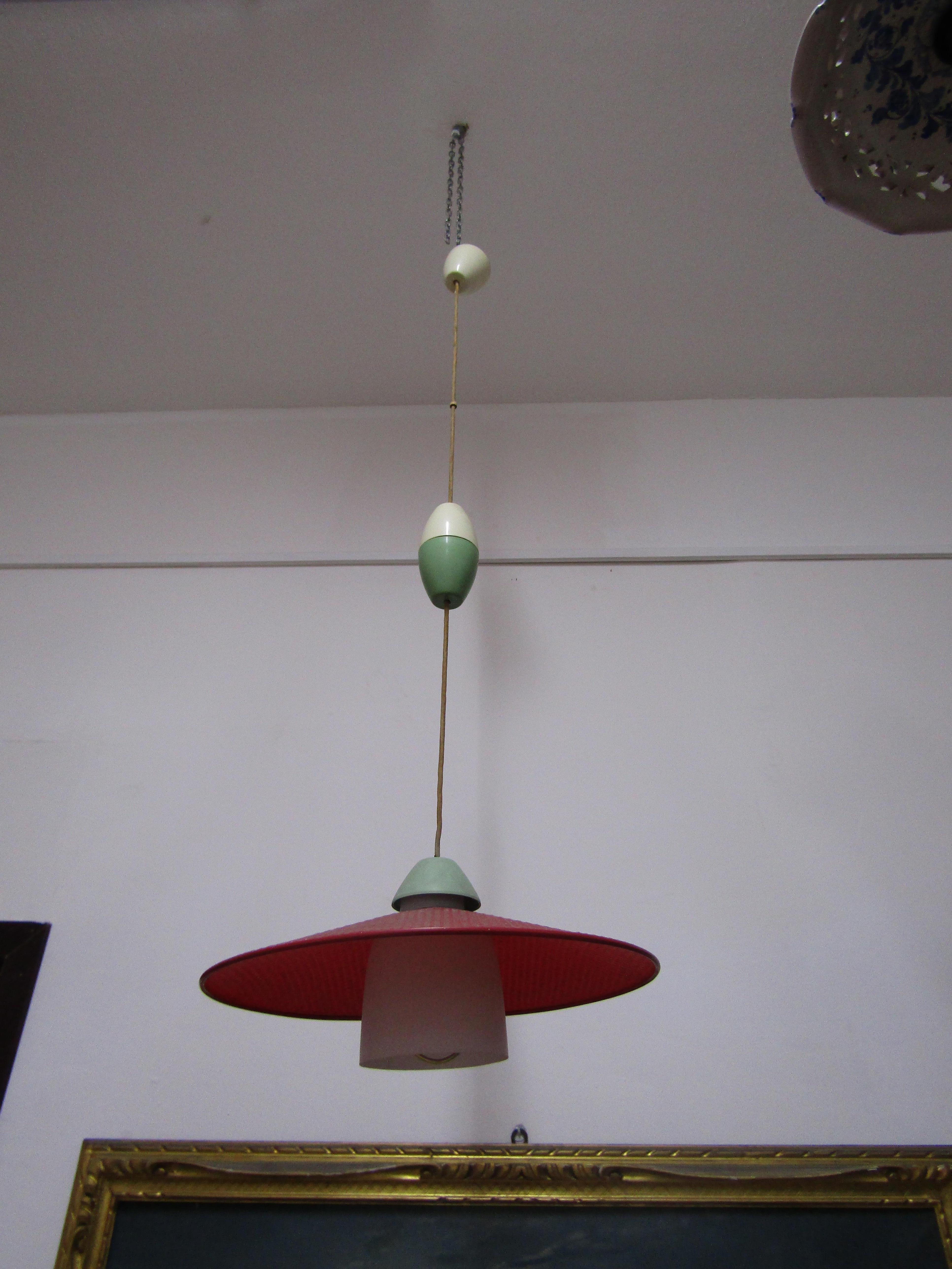 Adjustable chandelier to be attributed to Italian style mid-century Stilnovo For Sale 1