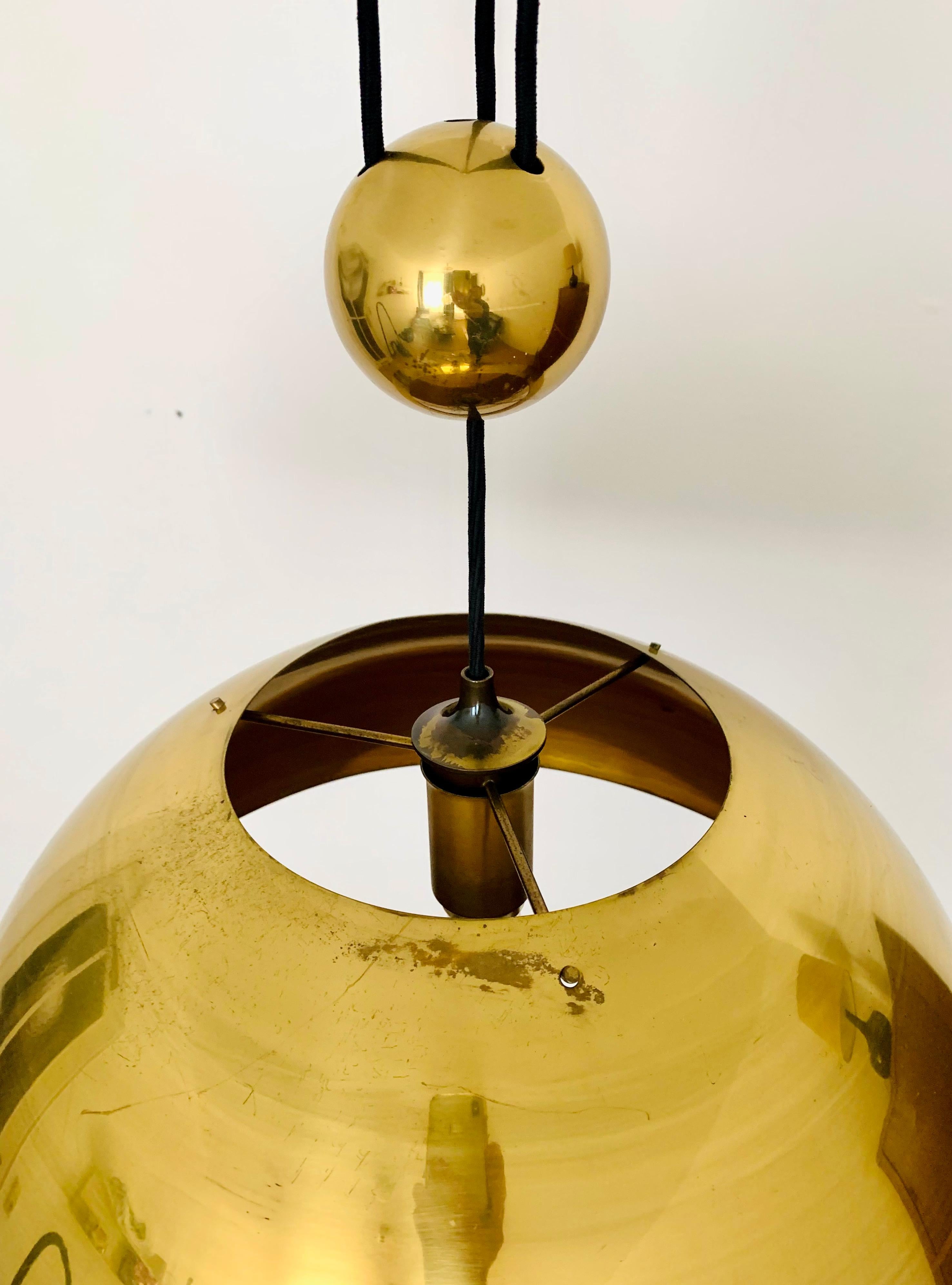 Milieu du XXe siècle Lampe à suspension réglable avec contrepoids par Florian Schulz en vente