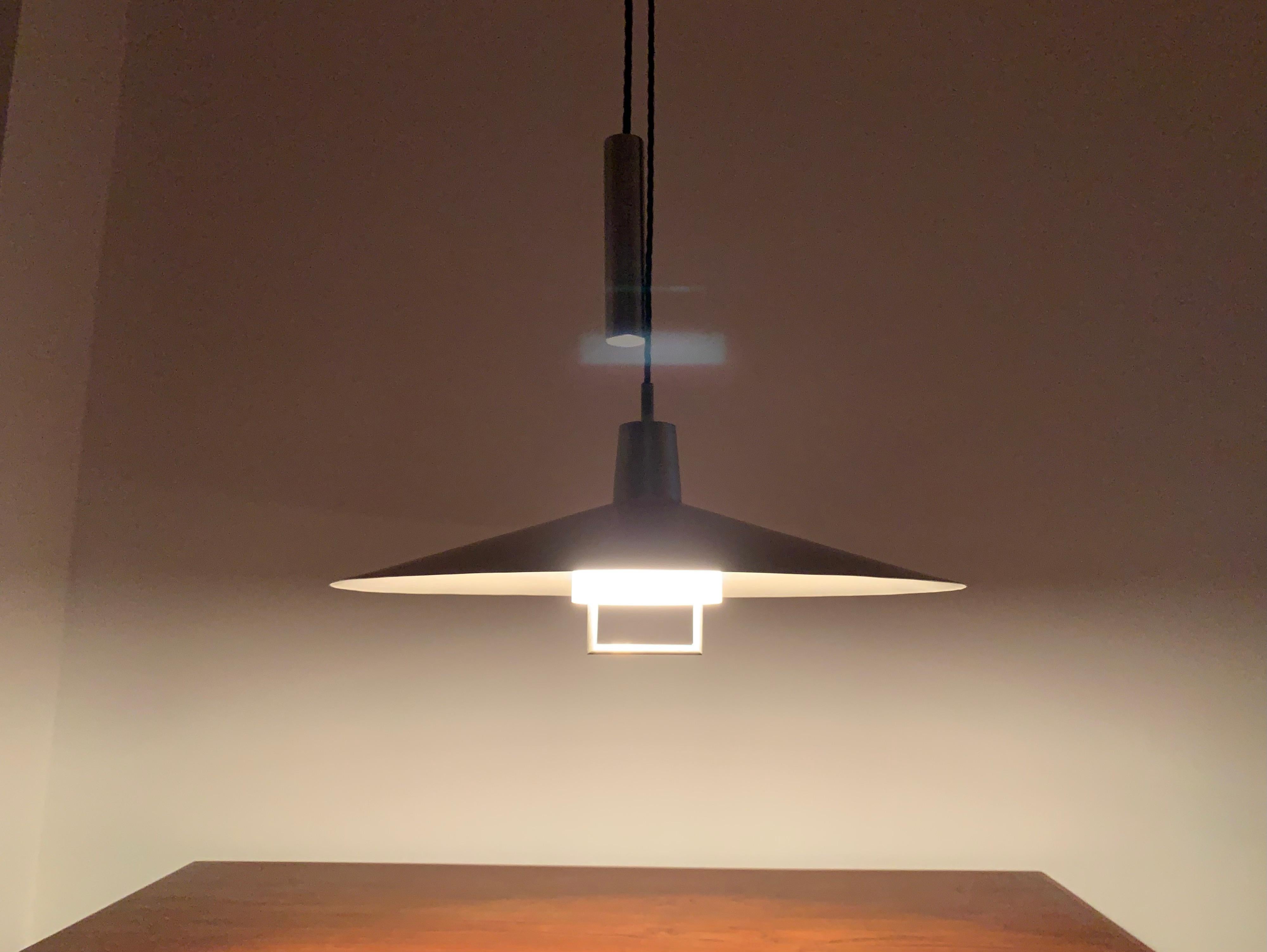 Adjustable Pendant Lamp with Counterweight For Sale 3