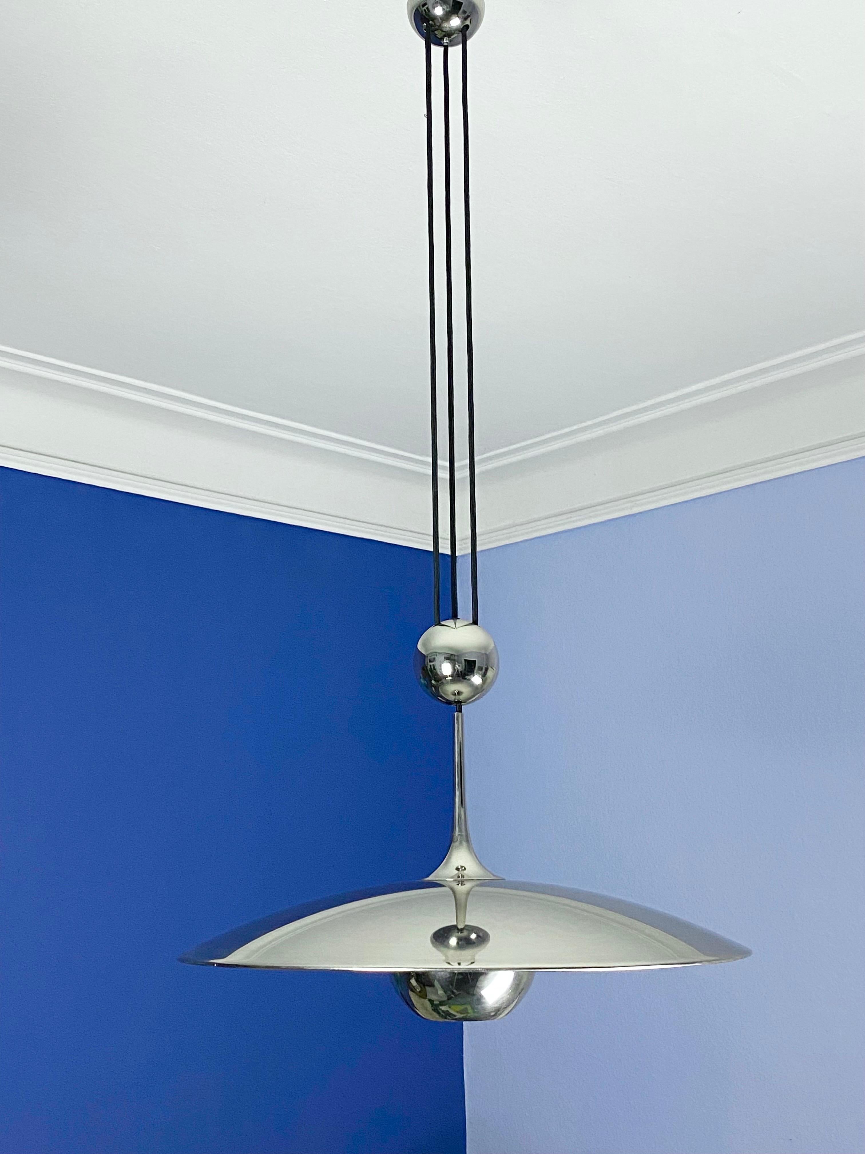 Adjustable  Pendant Onos55 by Florian Schulz with a Central Counterweight 6