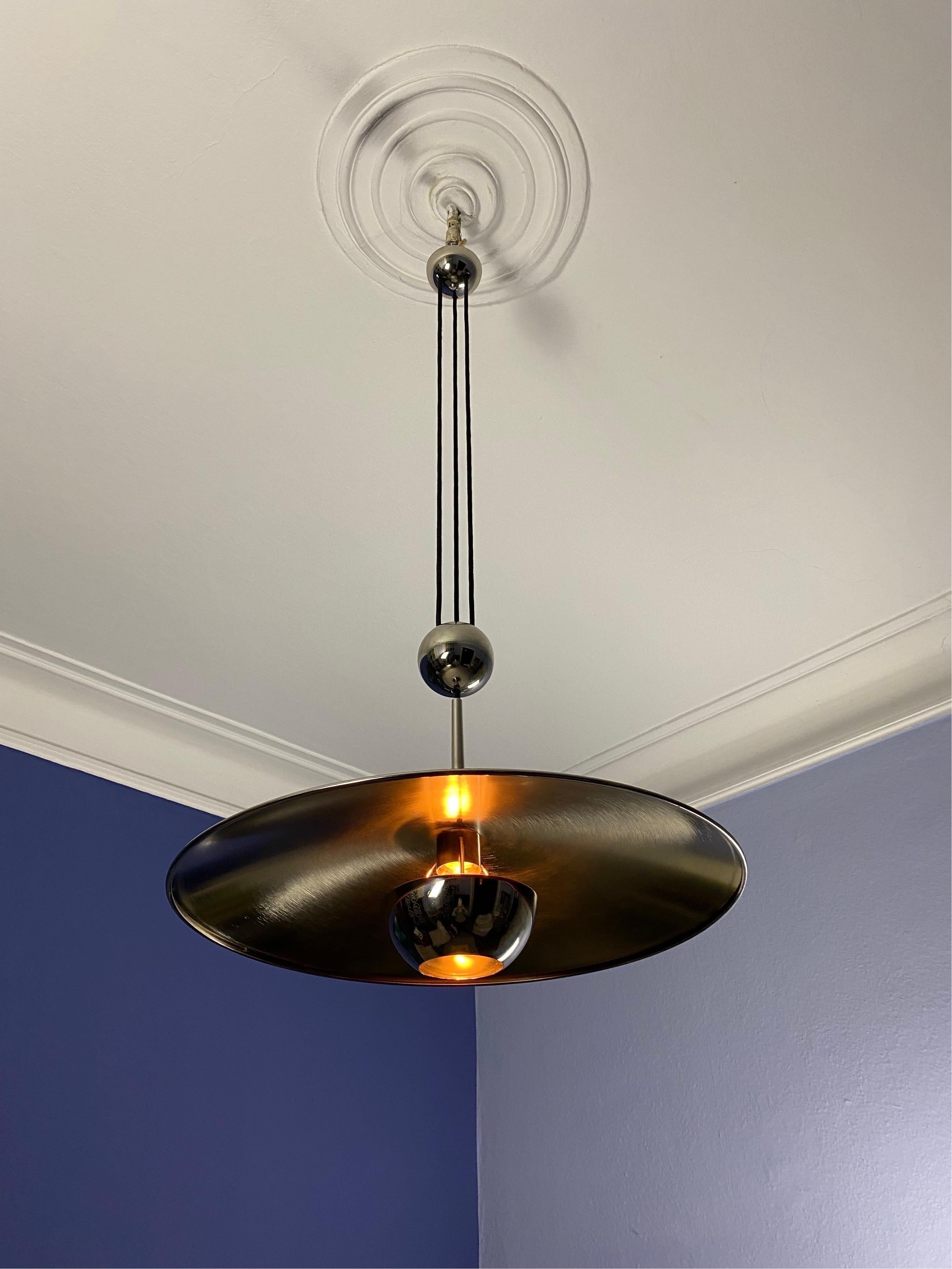 Adjustable  Pendant Onos55 by Florian Schulz with a Central Counterweight 7