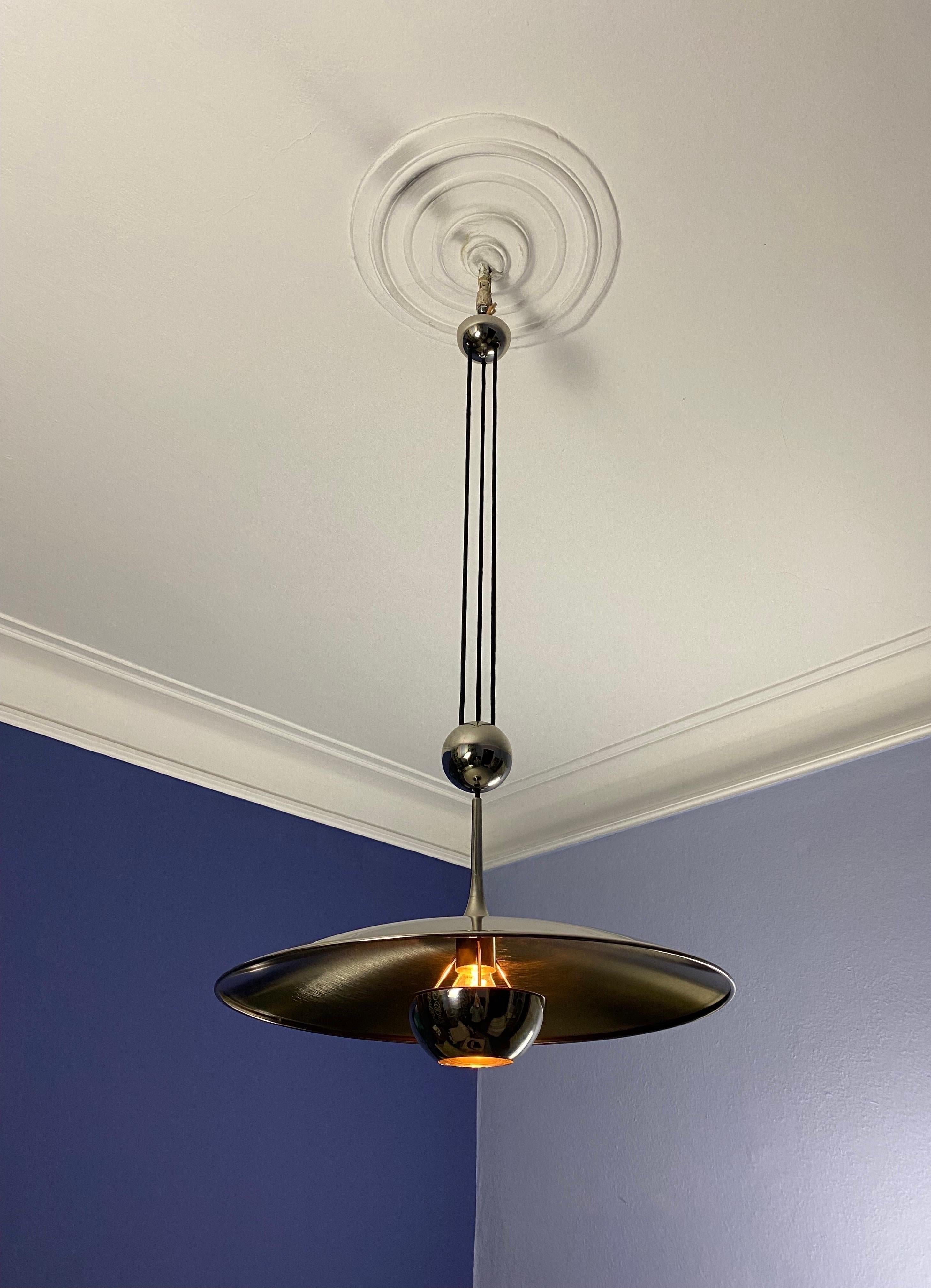 Mid-Century Modern Adjustable  Pendant Onos55 by Florian Schulz with a Central Counterweight