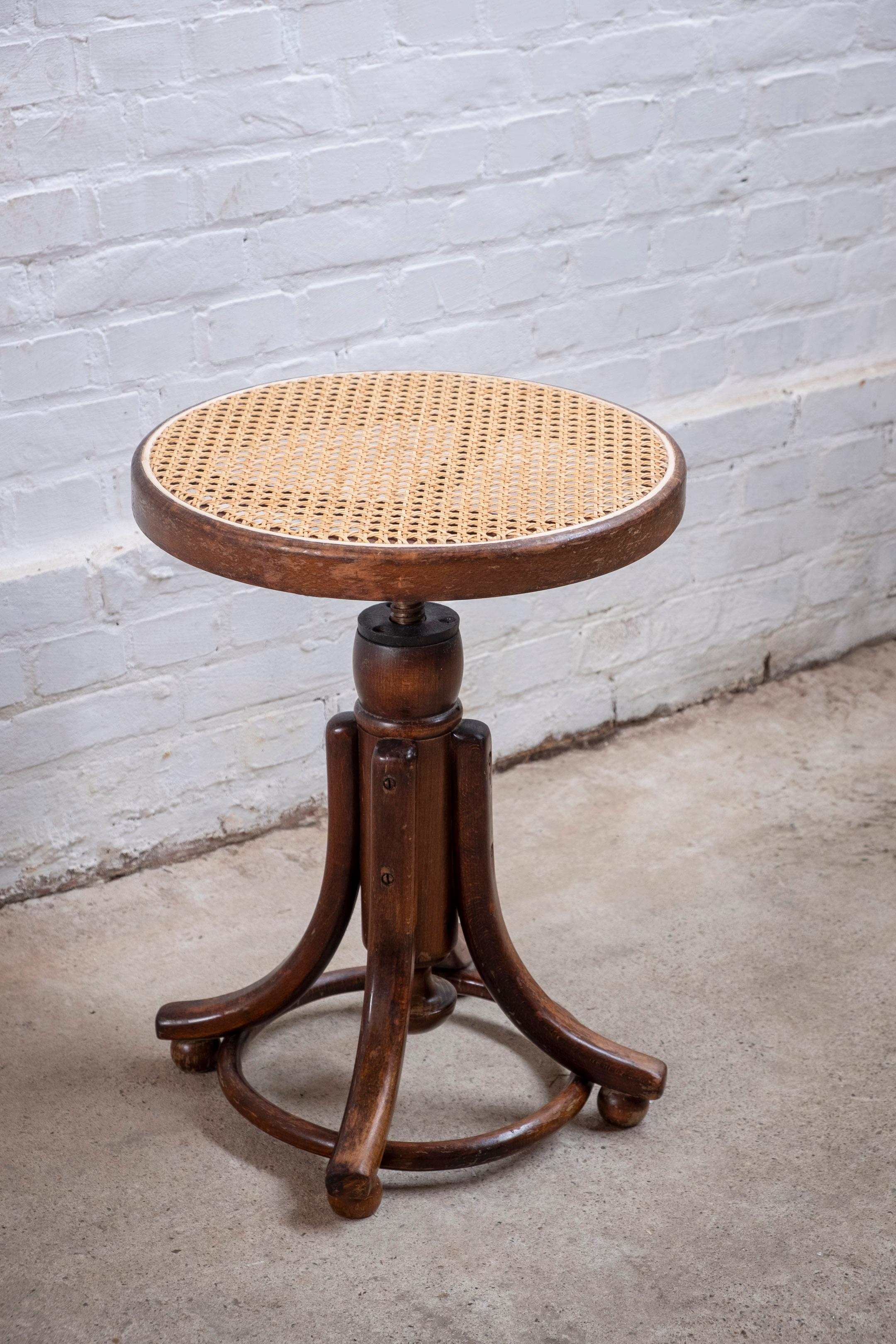 Adjustable Piano Stool in The Style of Thonet, 1940s In Fair Condition For Sale In Balen, BE