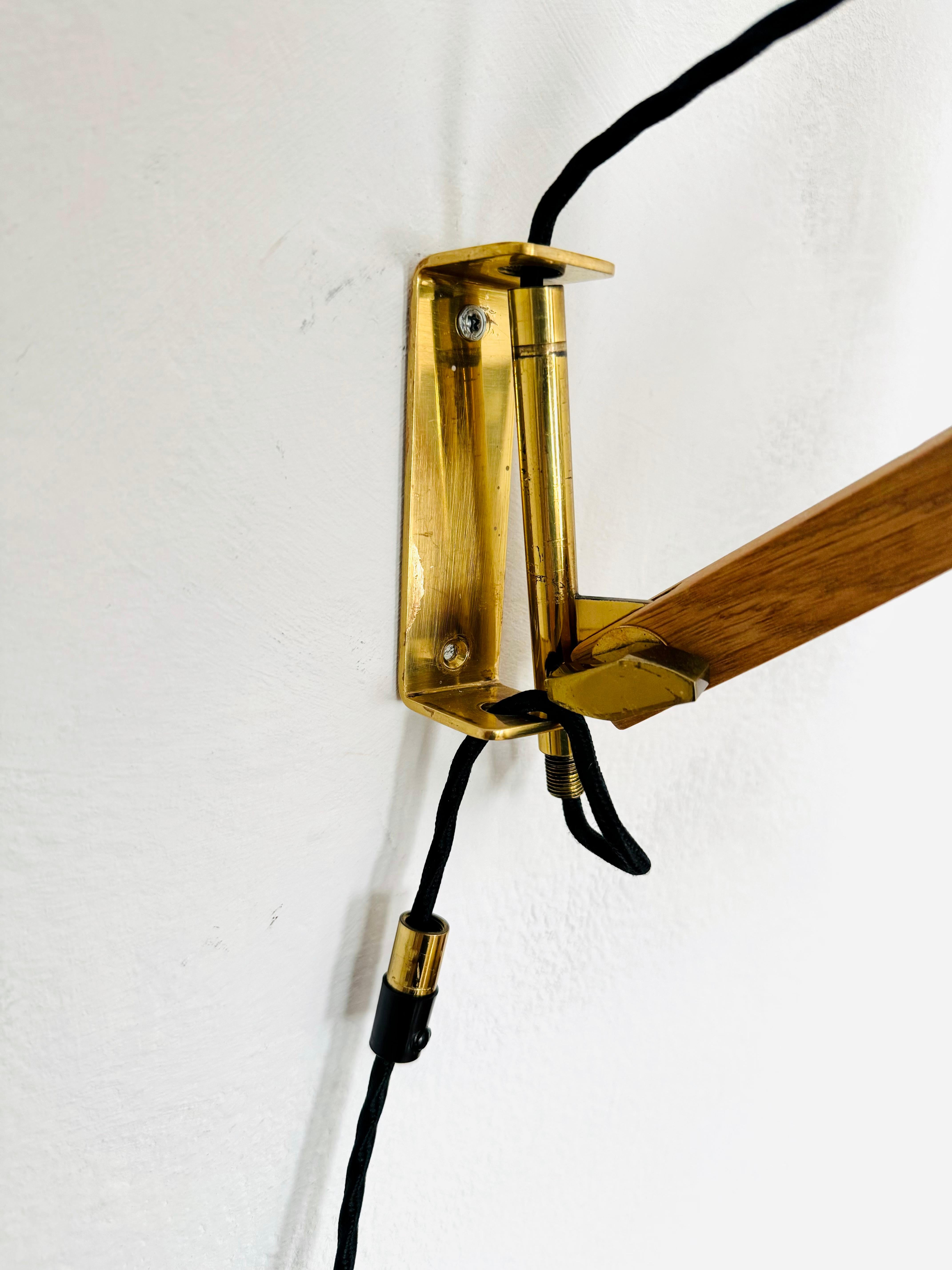 Adjustable Pleating, Brass and Oak Sconce For Sale 9