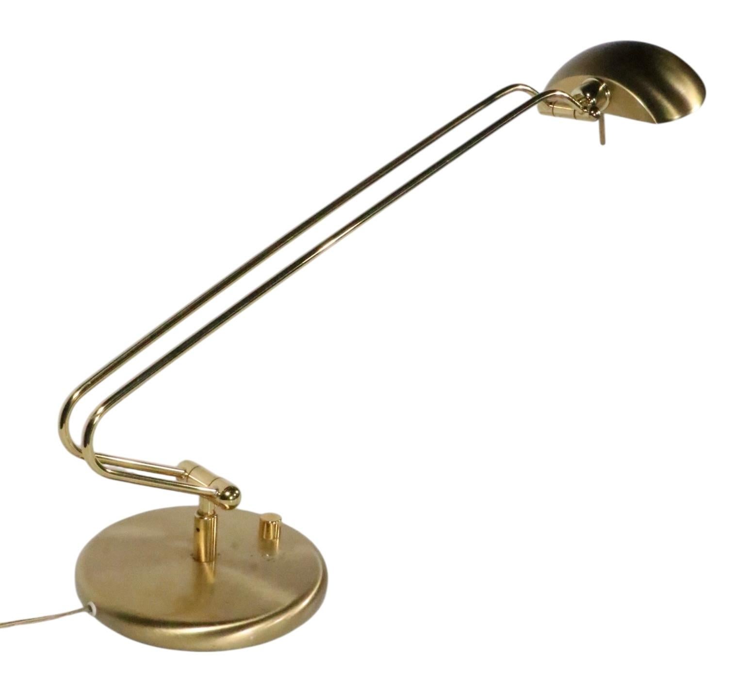 Adjustable Post Modern Halogen Desk Lamp by Holtkotter Made in Germany c. 1980's (Deutsch) im Angebot