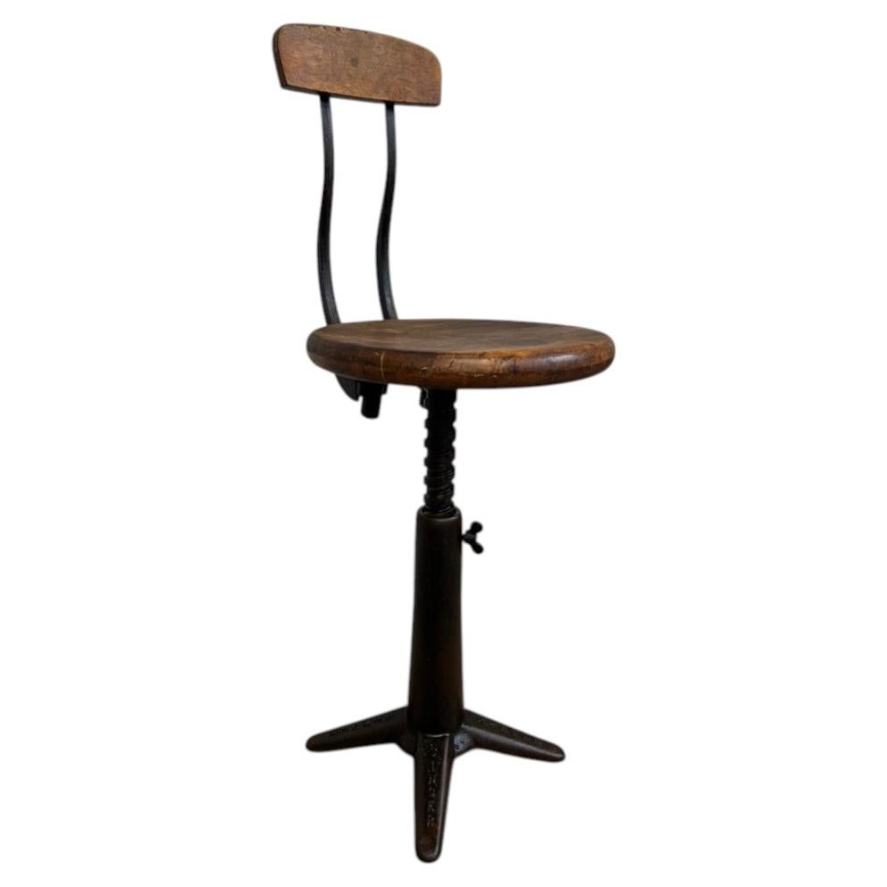 Tabouret industriel Singer de qualité, réglable, avec dossier, en parfait état en vente