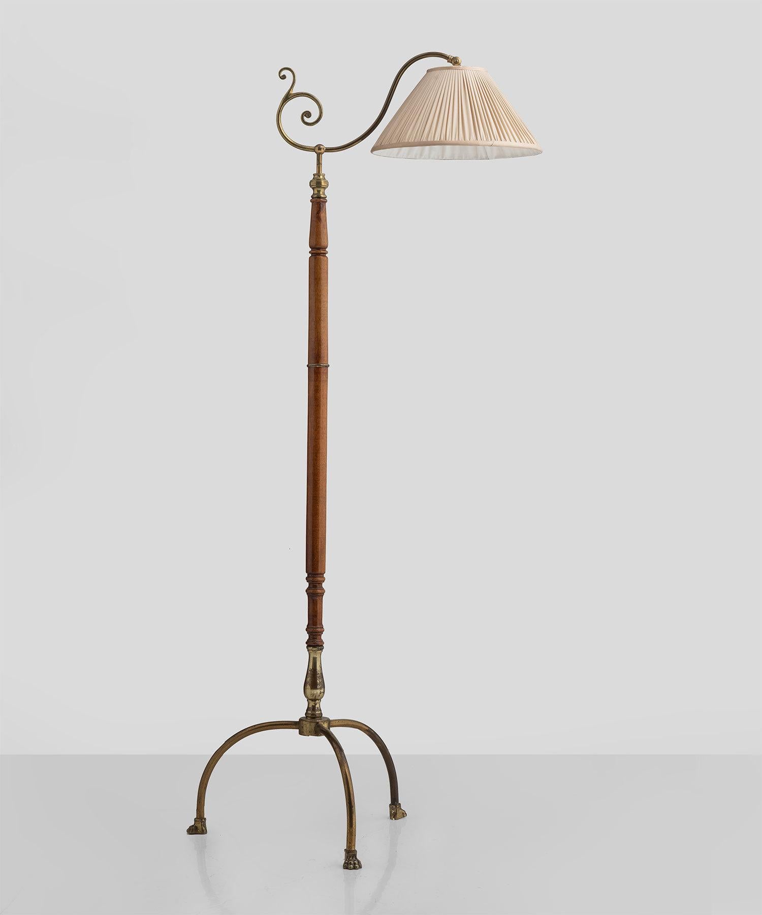 Adjustable reading lamp with claw feet, France, circa 1930

Polished wood stem and brass swan neck, standing on three, splayed claw feet.

Measure: 54