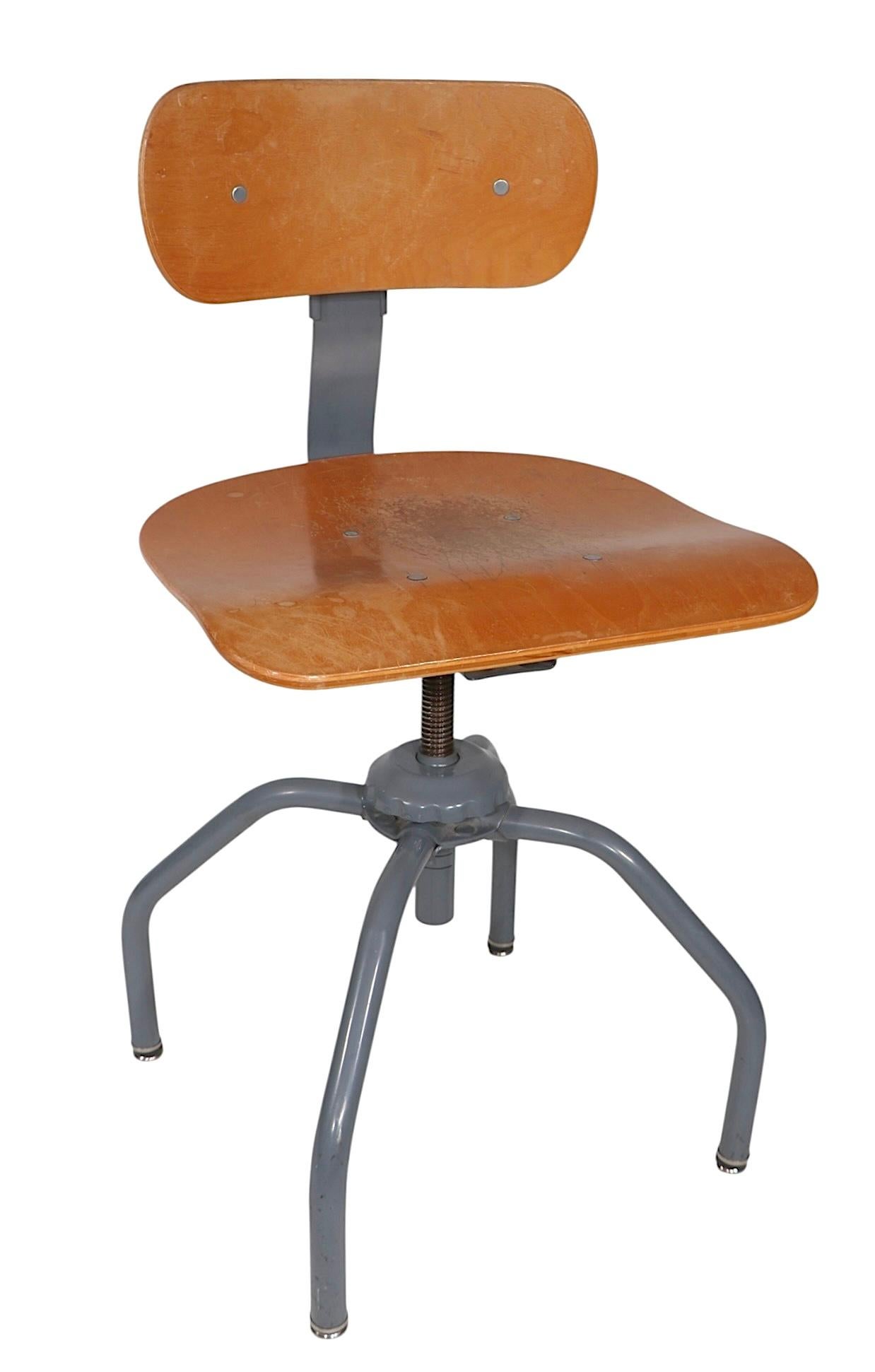 Sedia girevole regolabile Singer Sewing Machinist Industrial Stool in vendita 5