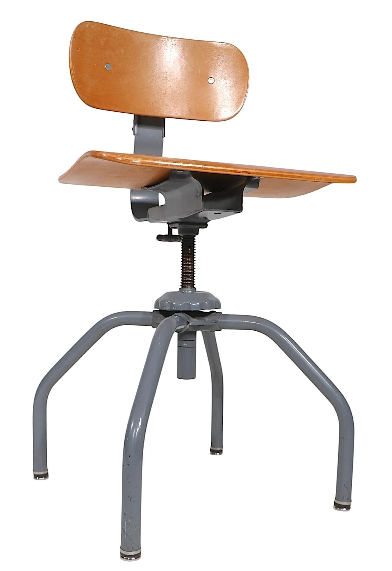 Sedia girevole regolabile Singer Sewing Machinist Industrial Stool in vendita 6