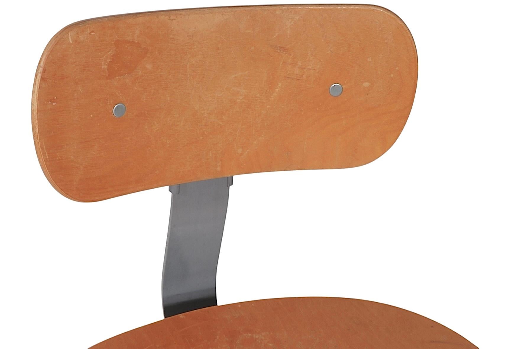 Sedia girevole regolabile Singer Sewing Machinist Industrial Stool in vendita 8