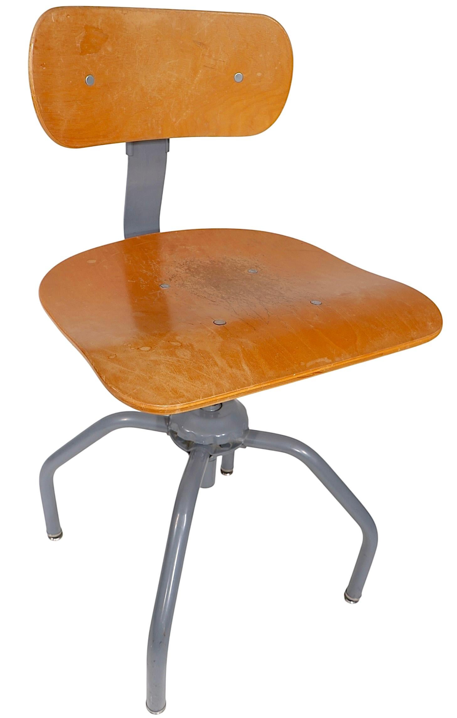 Sedia girevole regolabile Singer Sewing Machinist Industrial Stool in vendita 10