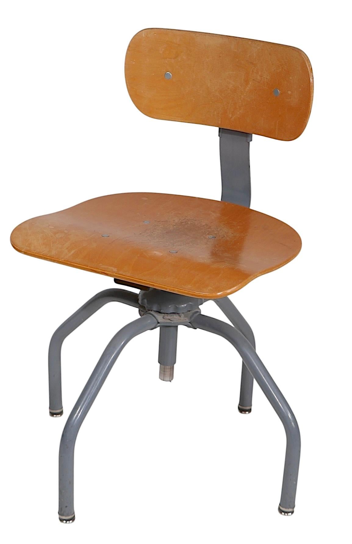 Industriale Sedia girevole regolabile Singer Sewing Machinist Industrial Stool in vendita