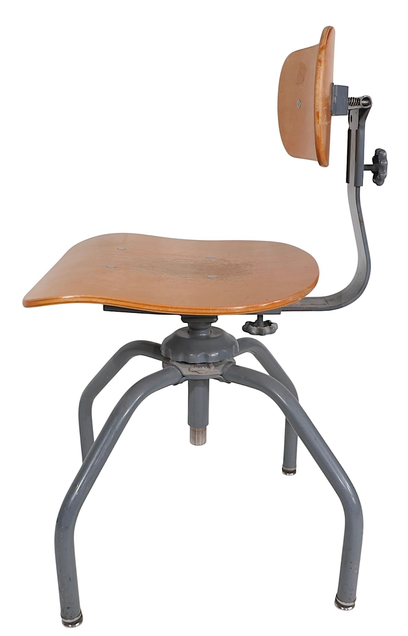 Acciaio Sedia girevole regolabile Singer Sewing Machinist Industrial Stool in vendita