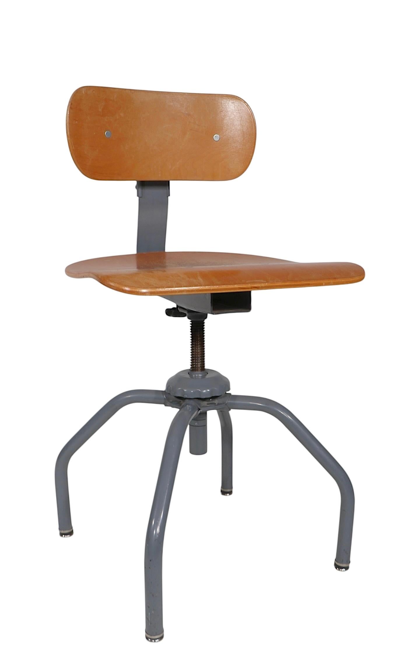 Sedia girevole regolabile Singer Sewing Machinist Industrial Stool in vendita 2