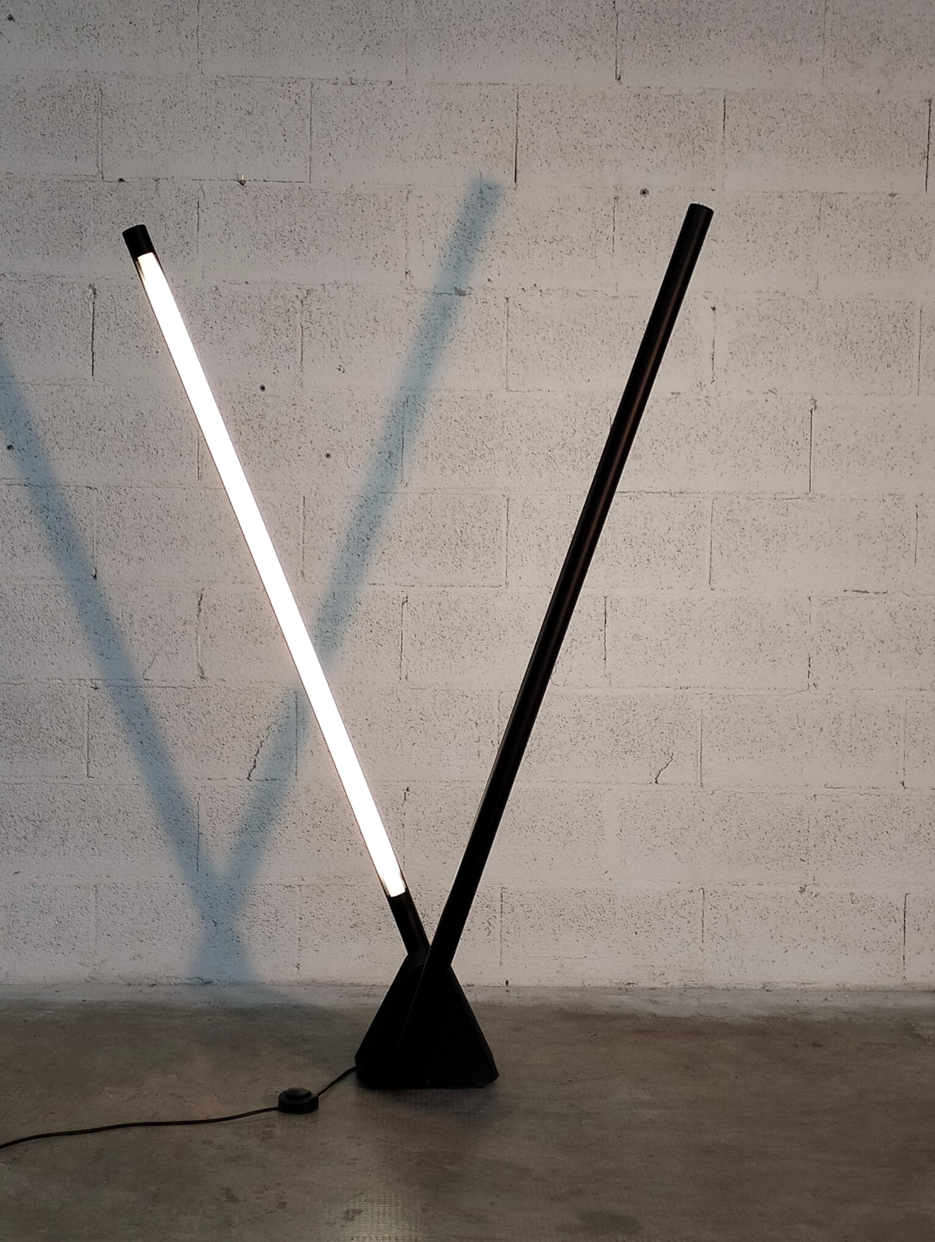 Verstellbare „Sistema Flu“-Lampe von Rodolfo Bonetto für Luci 80er Jahre im Zustand „Gut“ im Angebot in Padova, IT