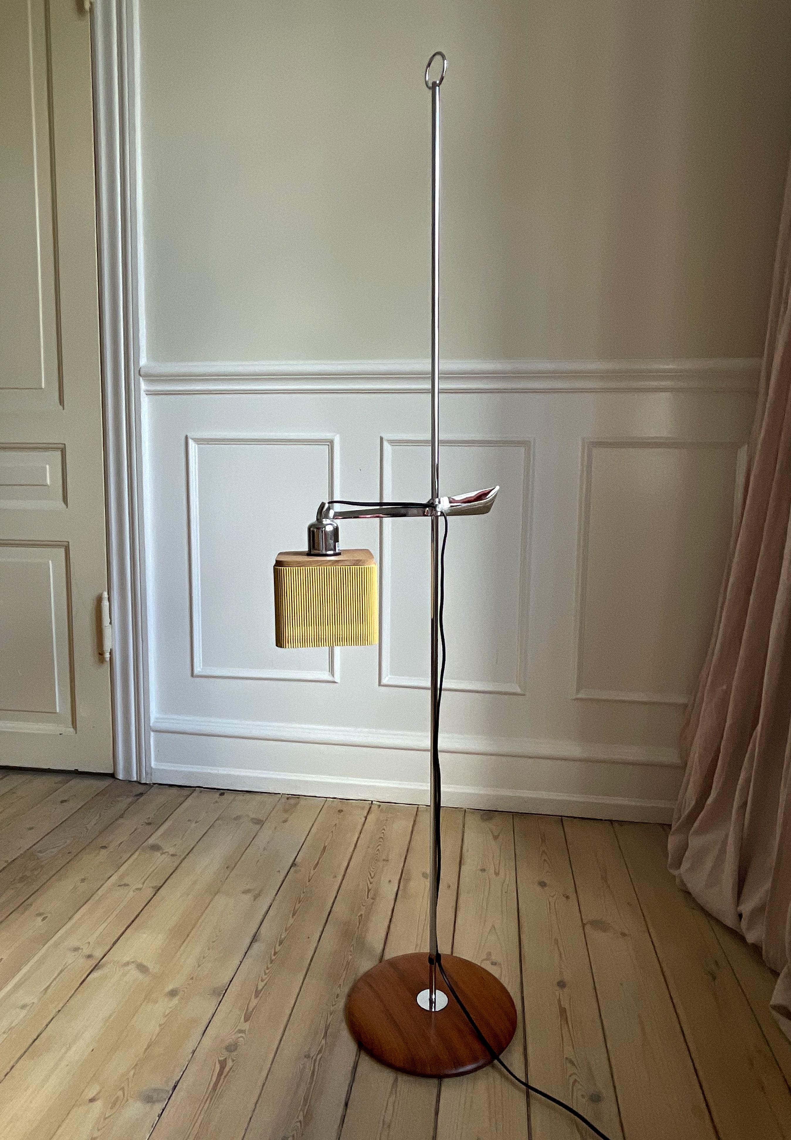 Adjustable Spanish Modernist Floor Lamp, Chrome, Wood, Rattan, 2010s For Sale 8