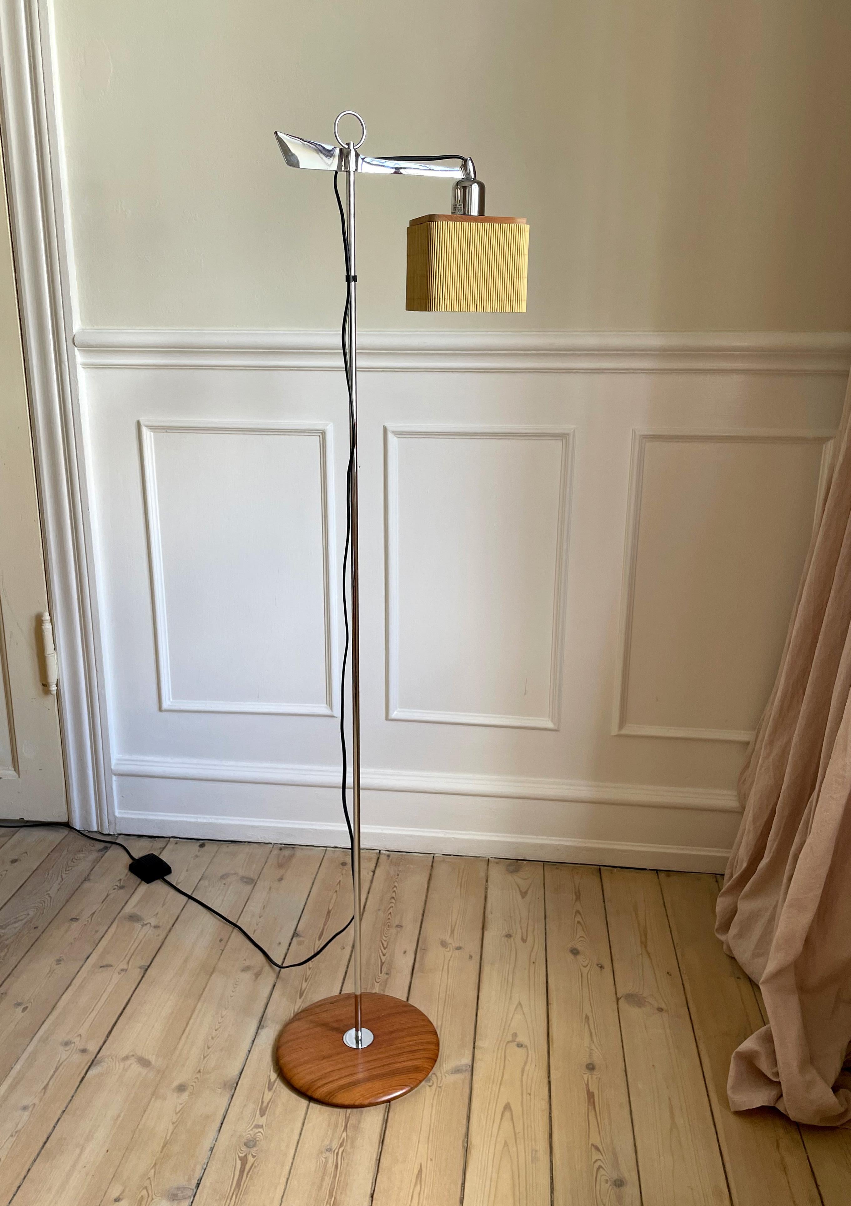 Adjustable Spanish Modernist Floor Lamp, Chrome, Wood, Rattan, 2010s For Sale 9