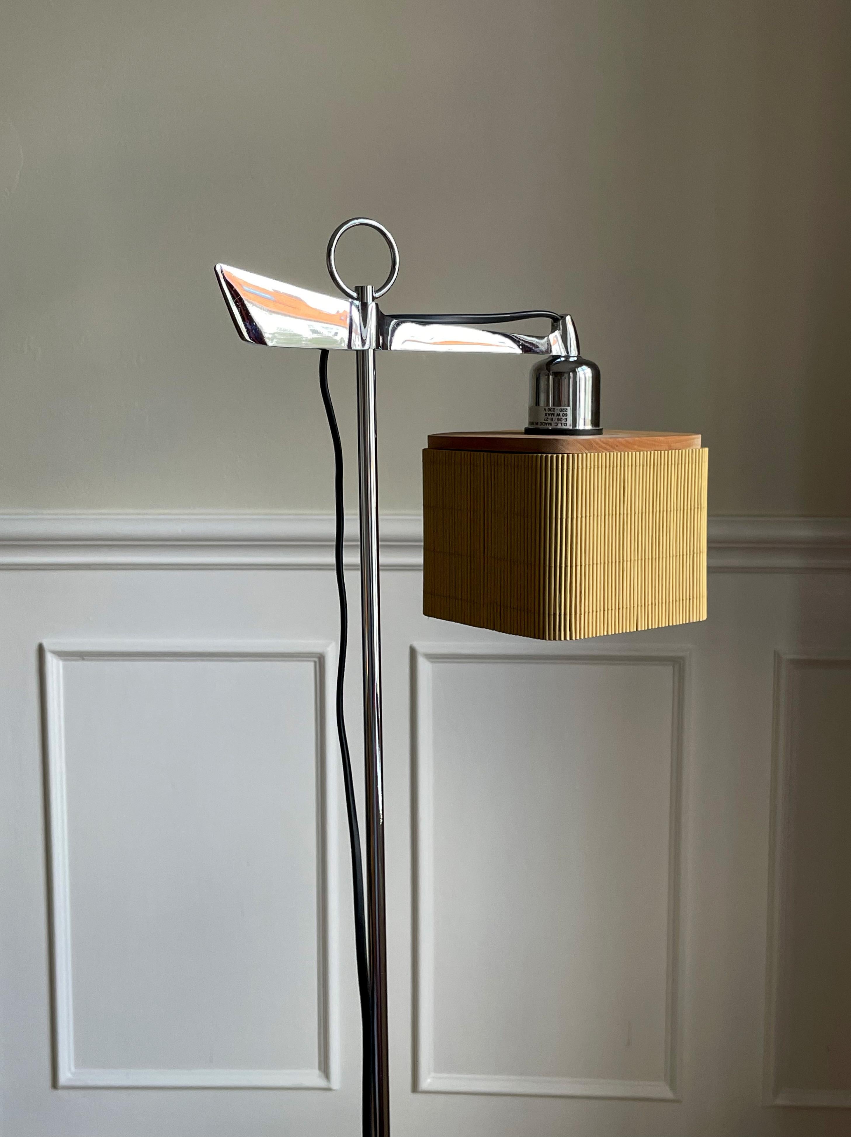 Adjustable Spanish Modernist Floor Lamp, Chrome, Wood, Rattan, 2010s In Good Condition For Sale In Copenhagen, DK