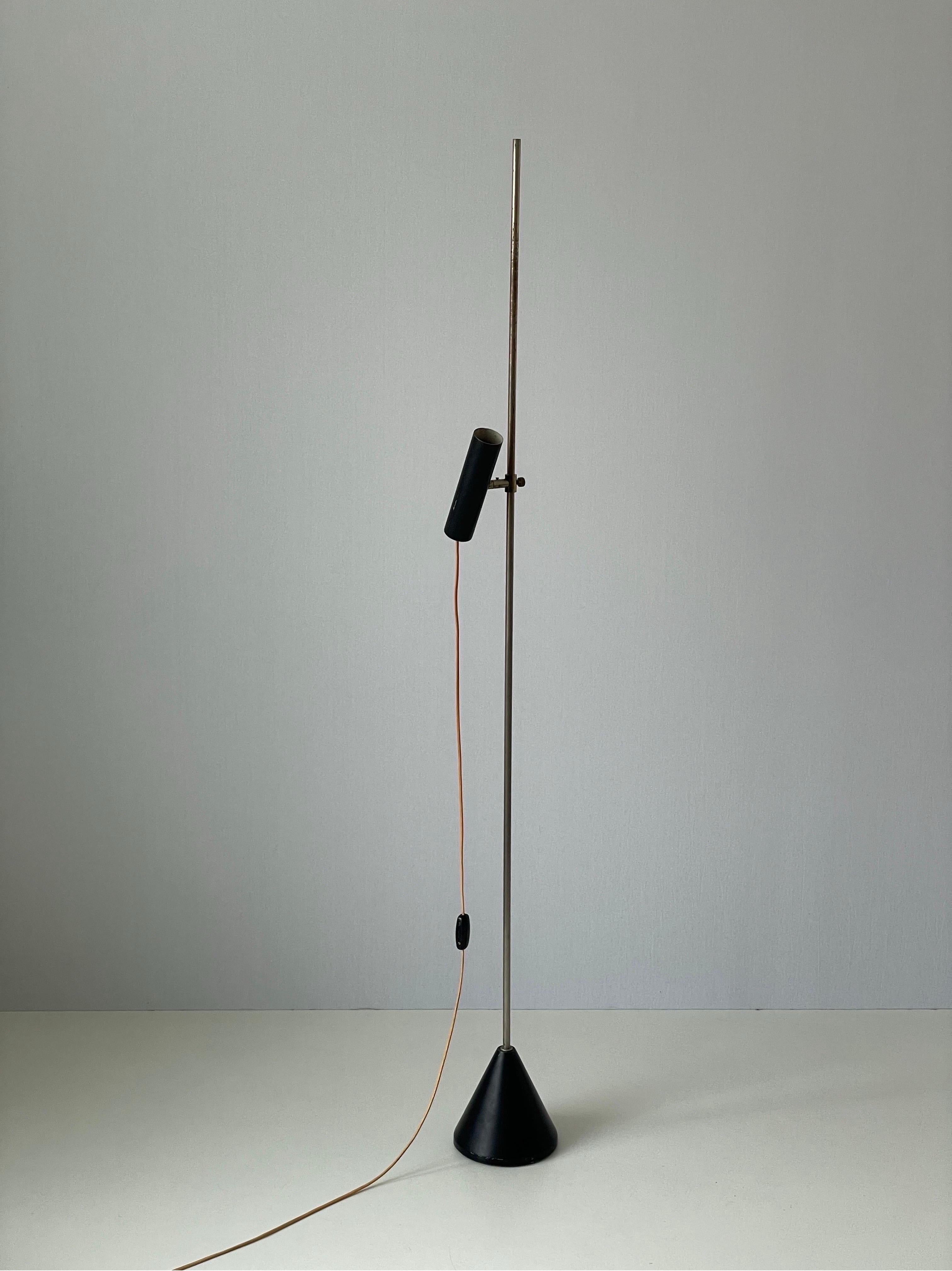 Mid-Century Modern Adjustable Spot Floor Lamp, Attributed to Gino Sarfatti, 1960s, Italy For Sale