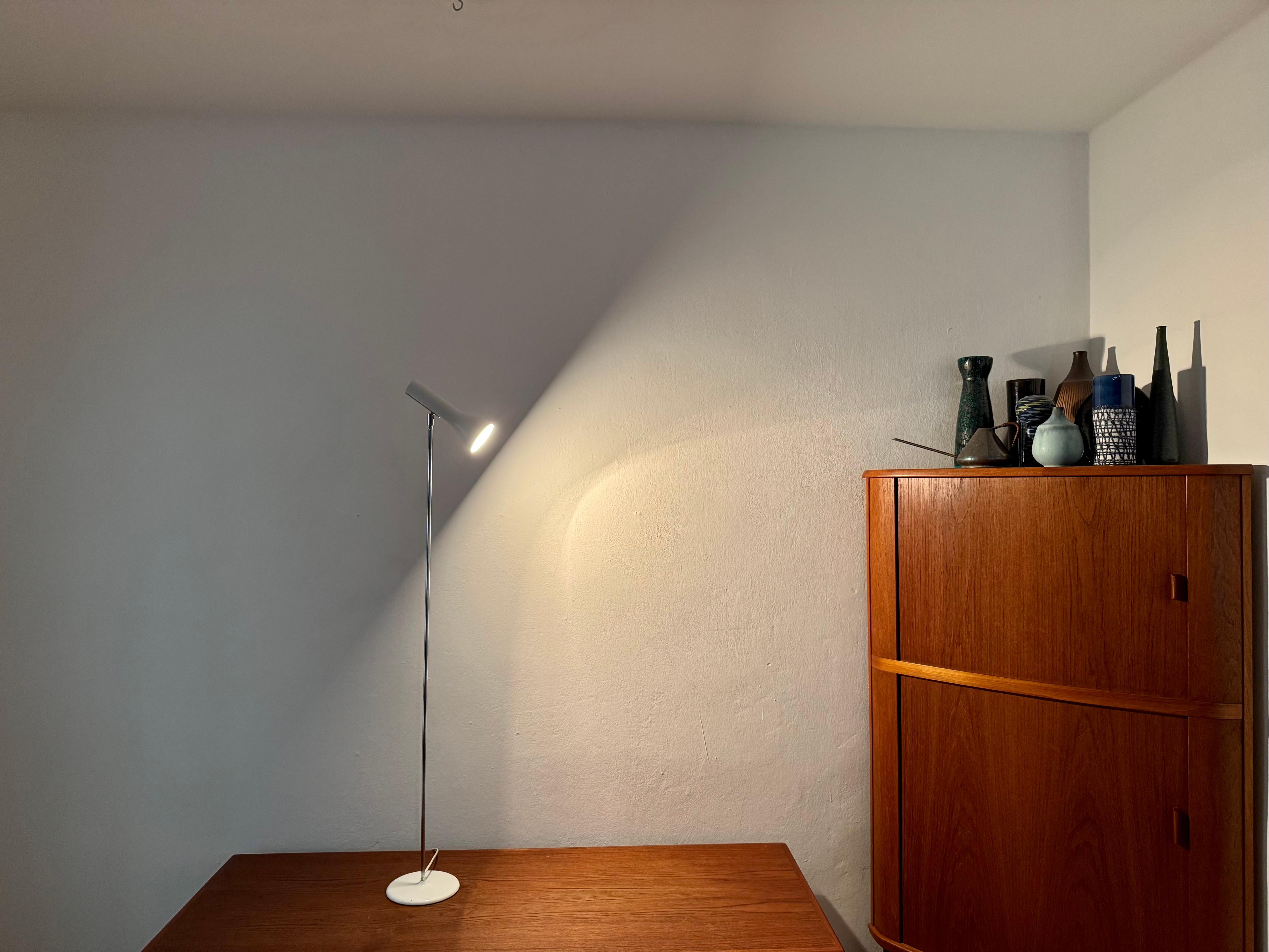 Lampada da terra a spot regolabile di Swiss Lamps International in vendita 3