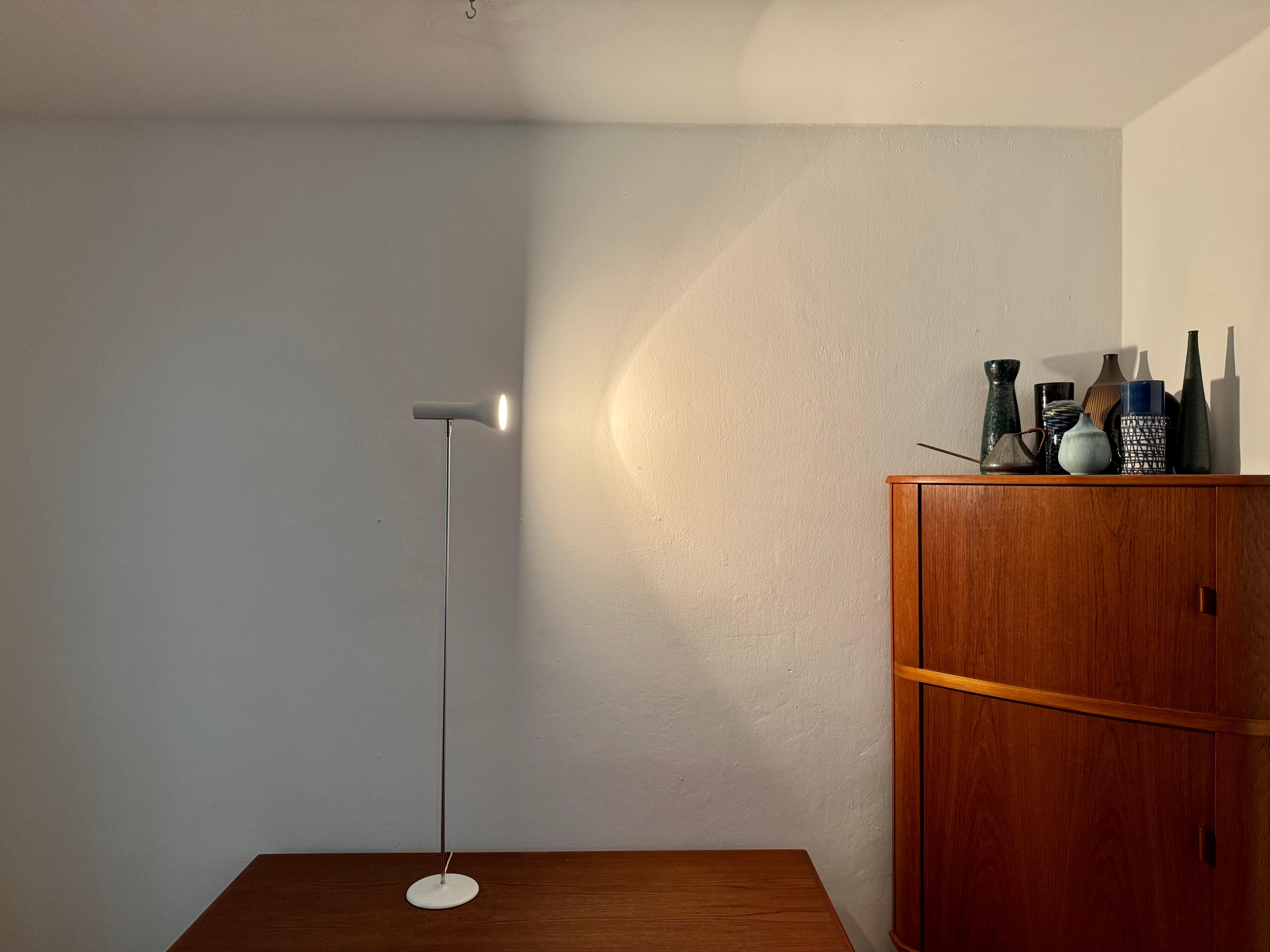 Lampada da terra a spot regolabile di Swiss Lamps International in vendita 4